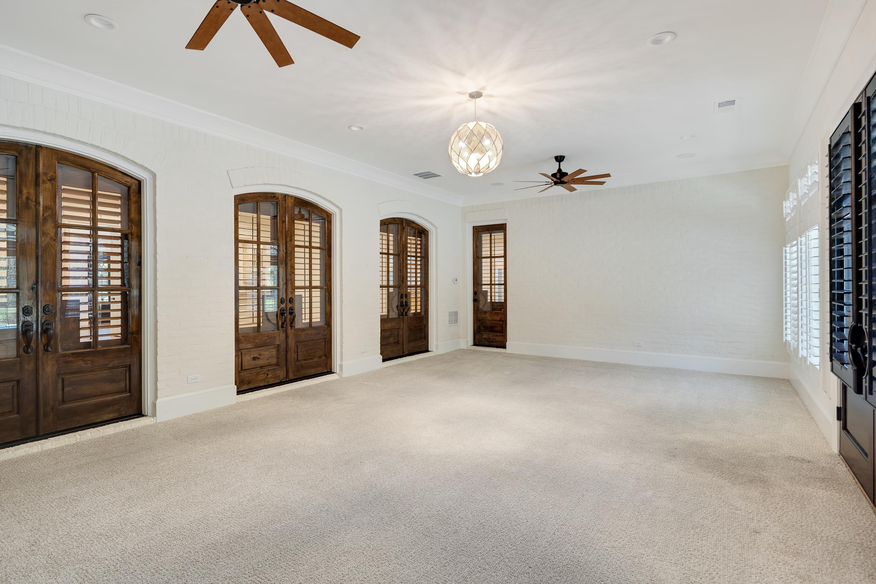 64 MONTEREY OAKS CV