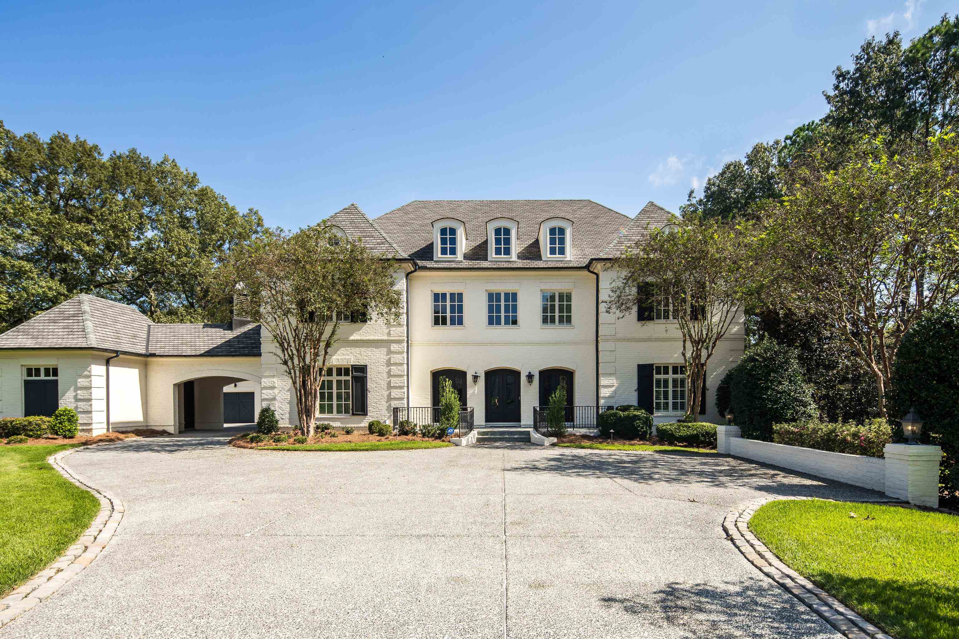 64 MONTEREY OAKS CV