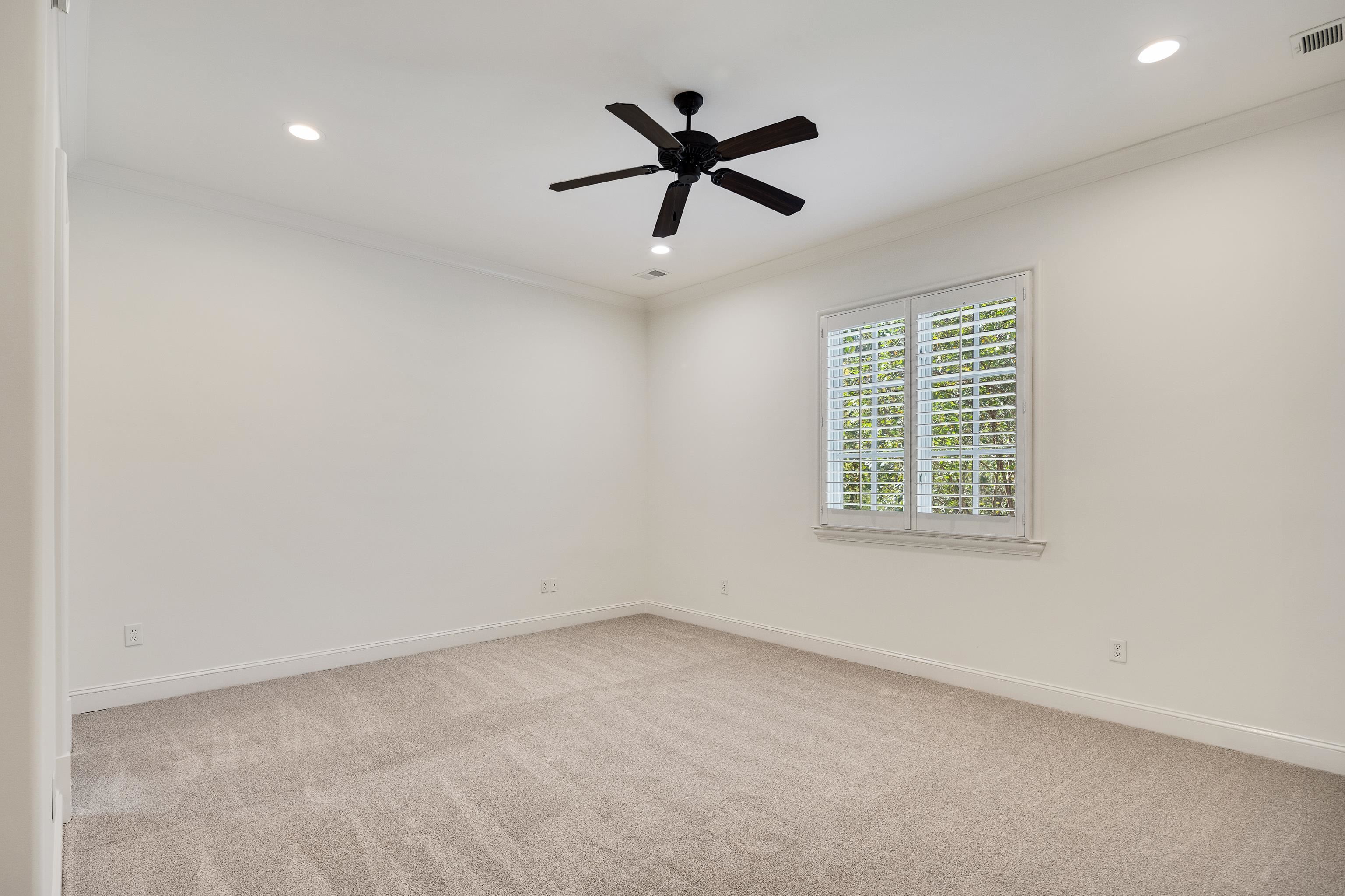 64 MONTEREY OAKS CV