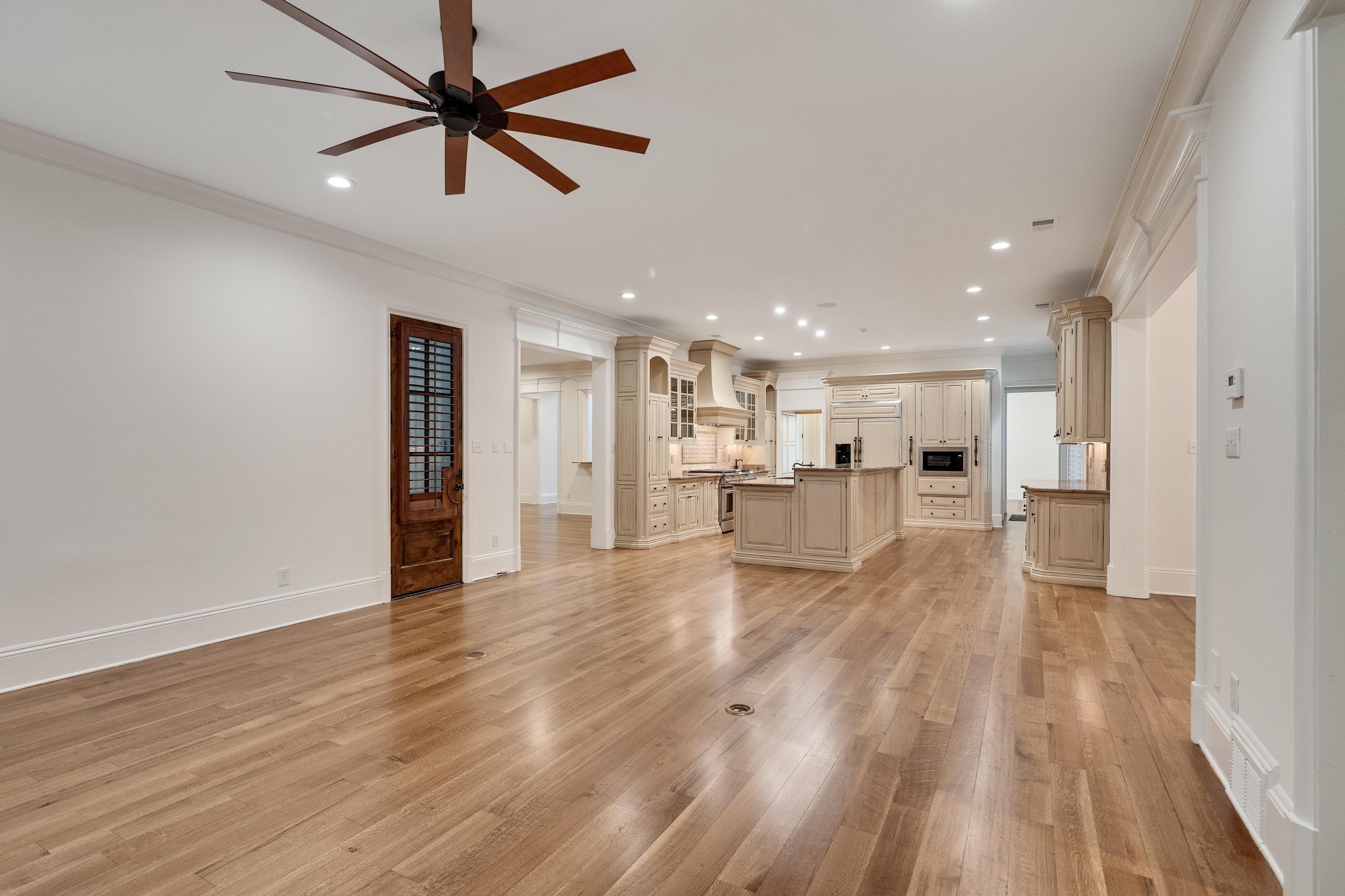 64 MONTEREY OAKS CV