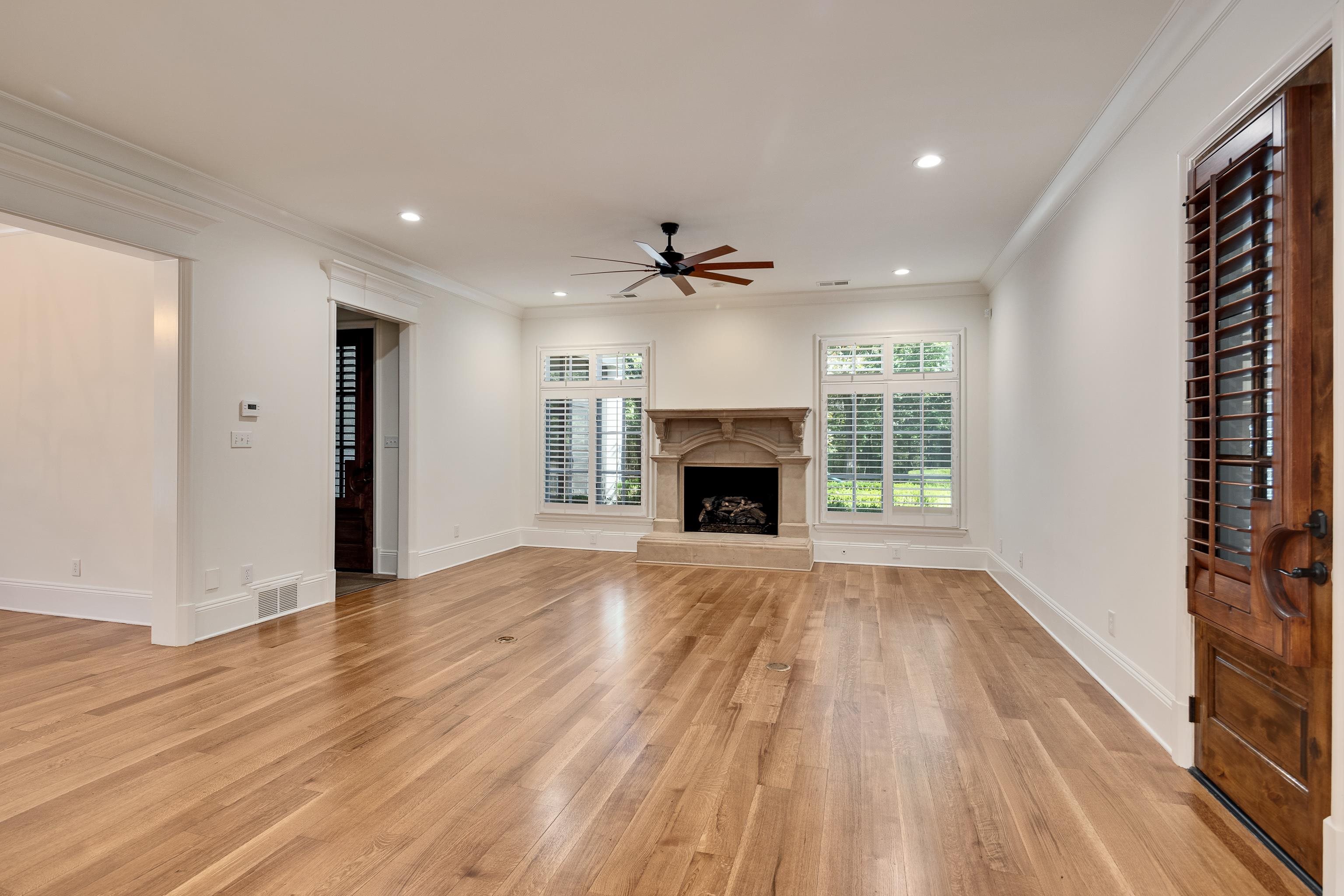 64 MONTEREY OAKS CV
