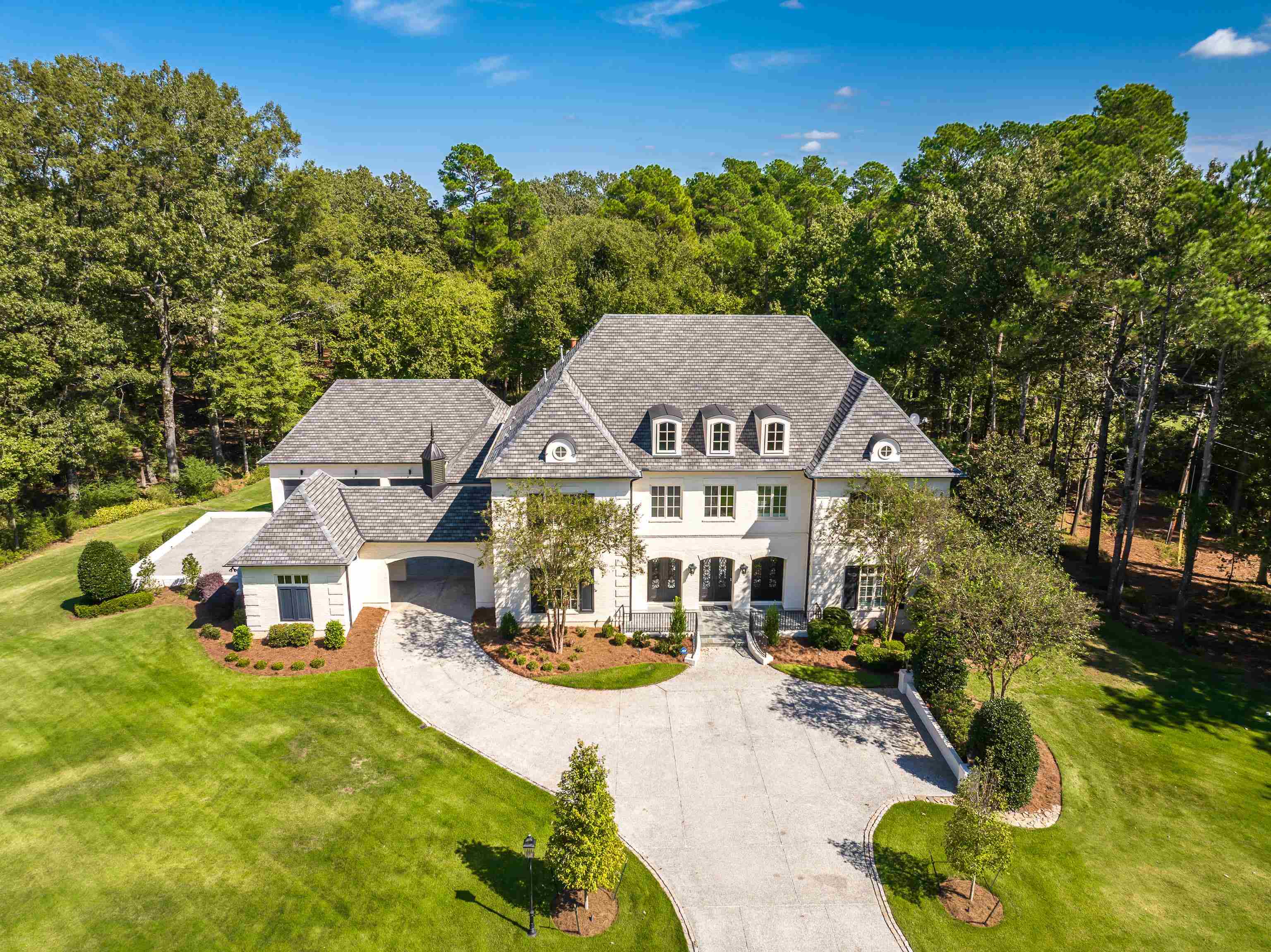 64 MONTEREY OAKS CV