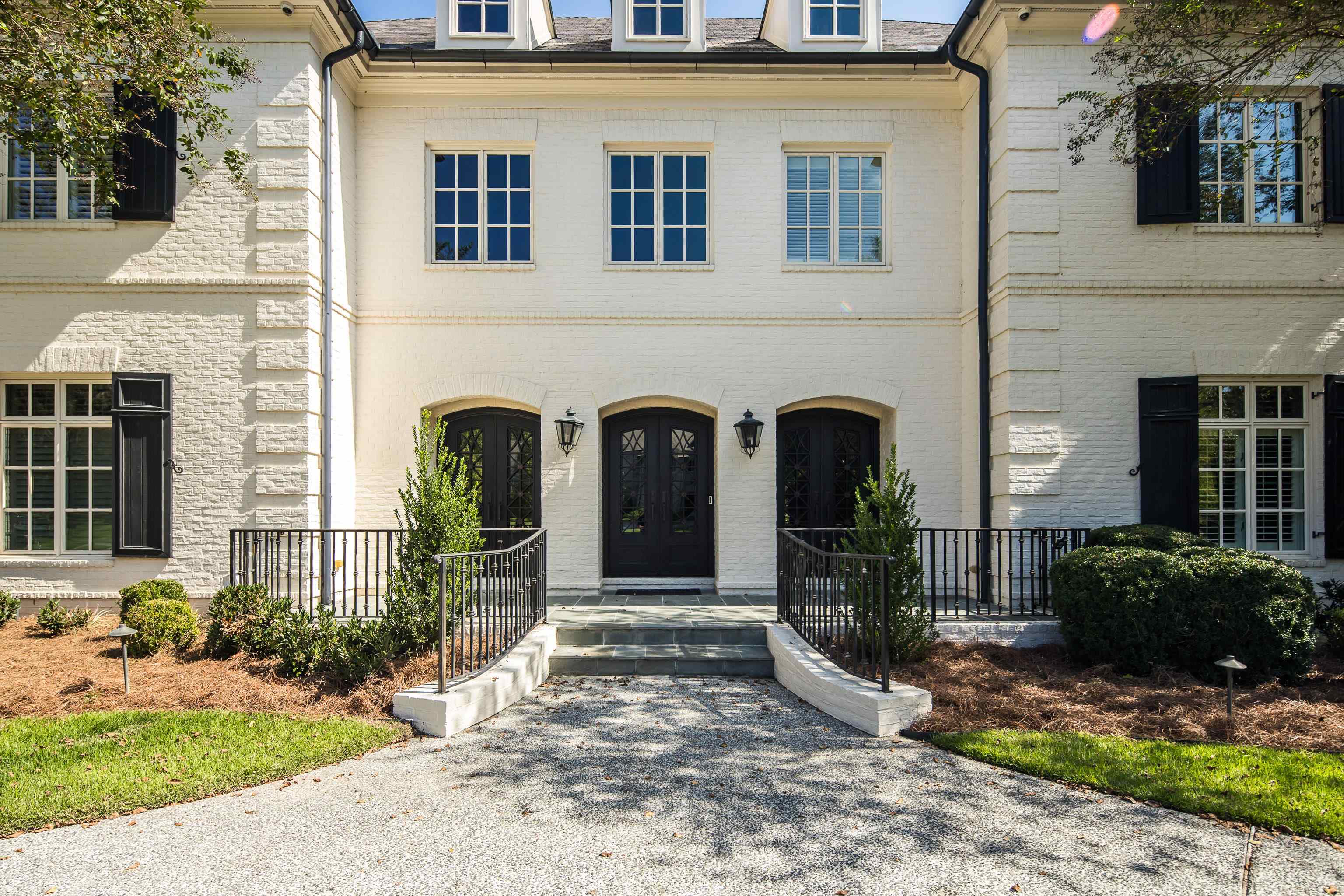 64 MONTEREY OAKS CV