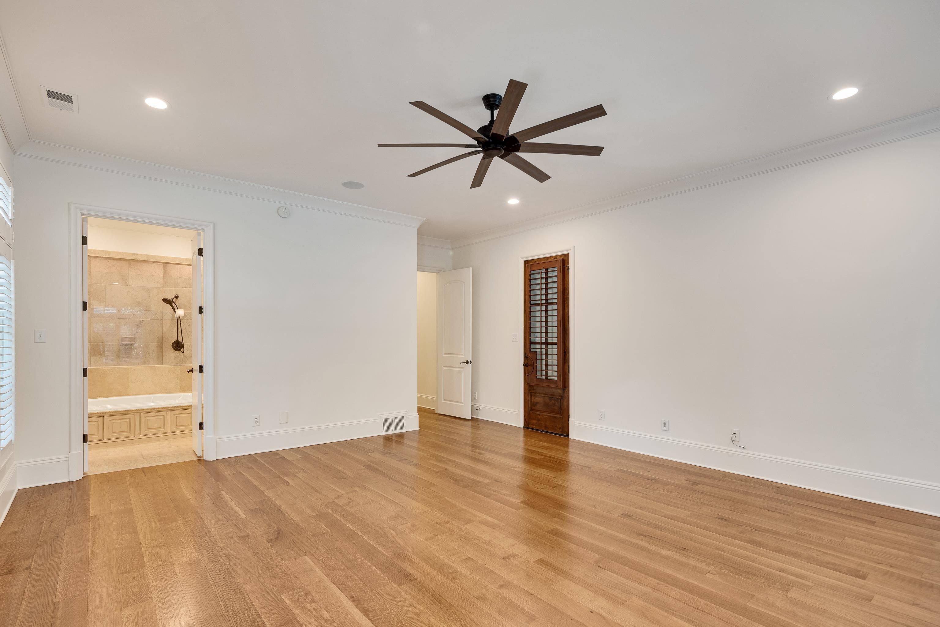 64 MONTEREY OAKS CV