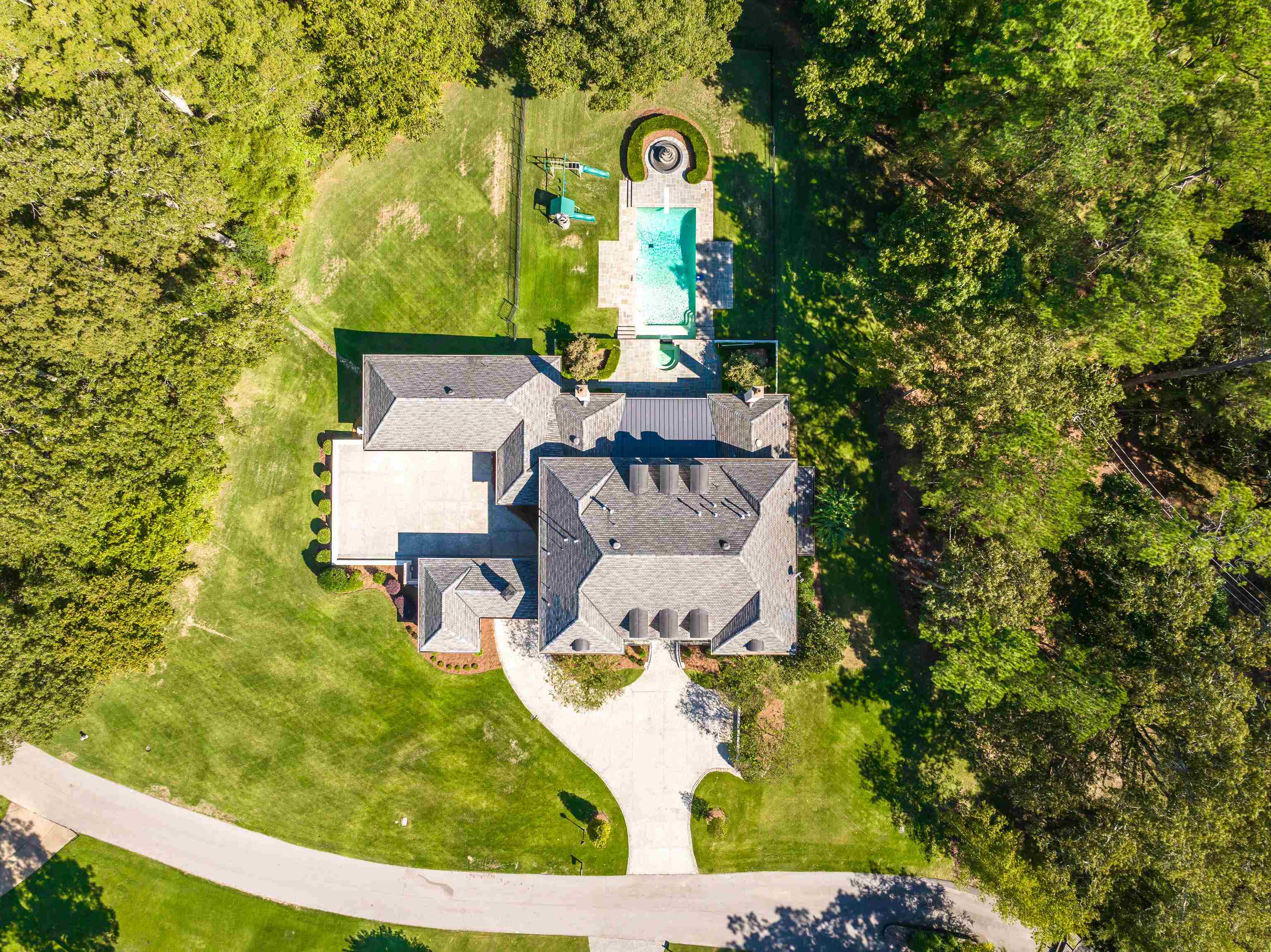 64 MONTEREY OAKS CV