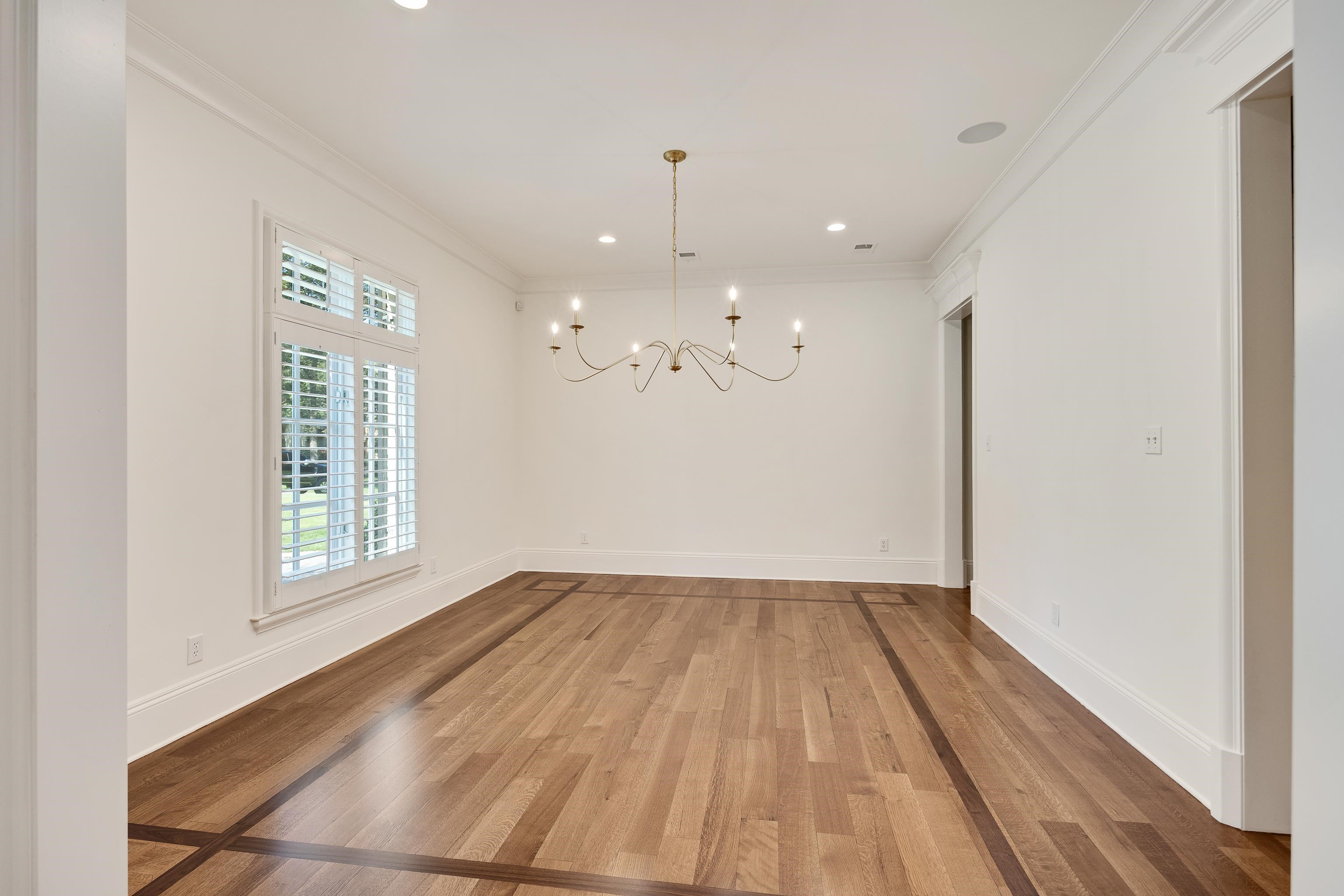 64 MONTEREY OAKS CV
