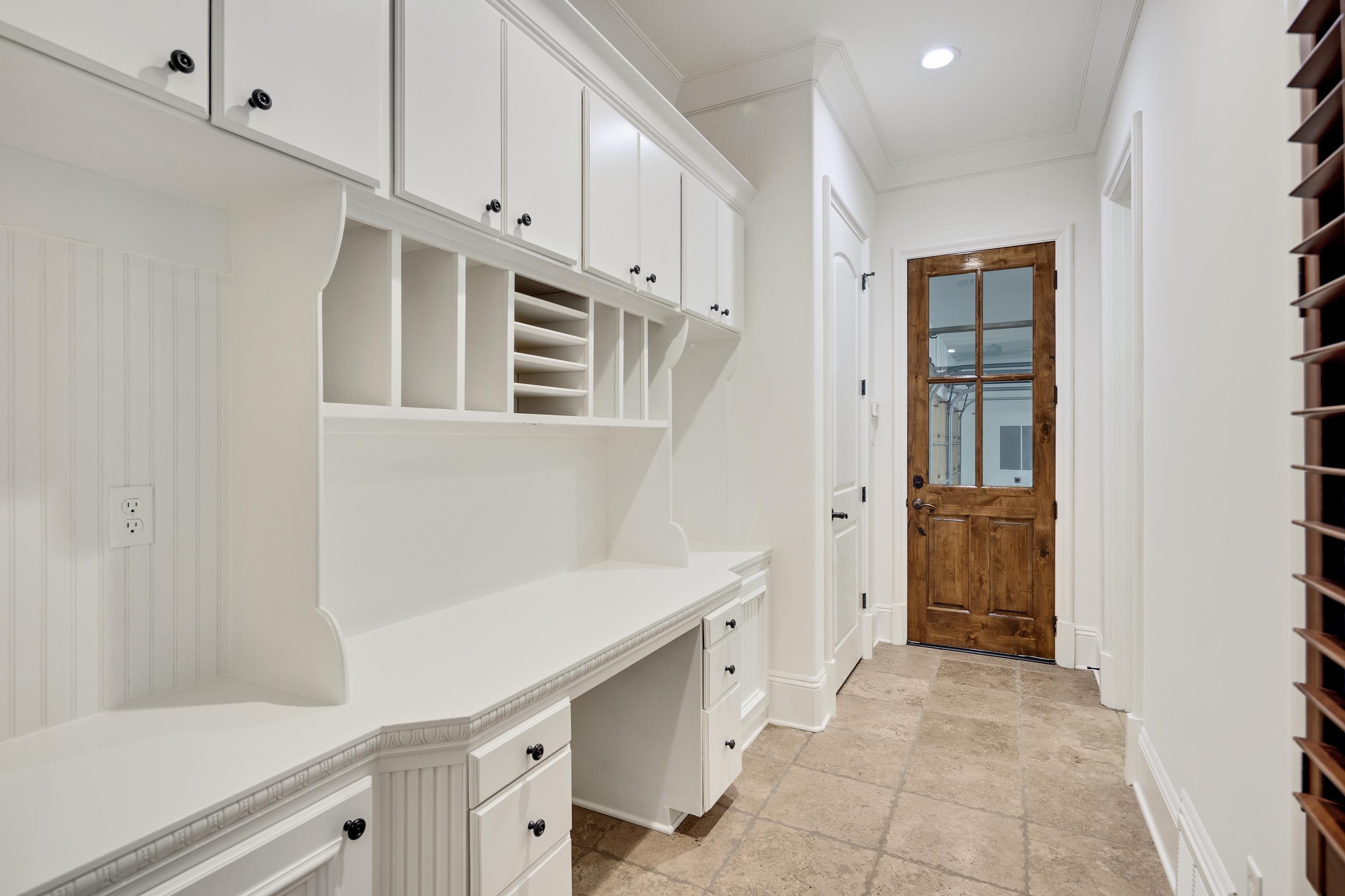 64 MONTEREY OAKS CV