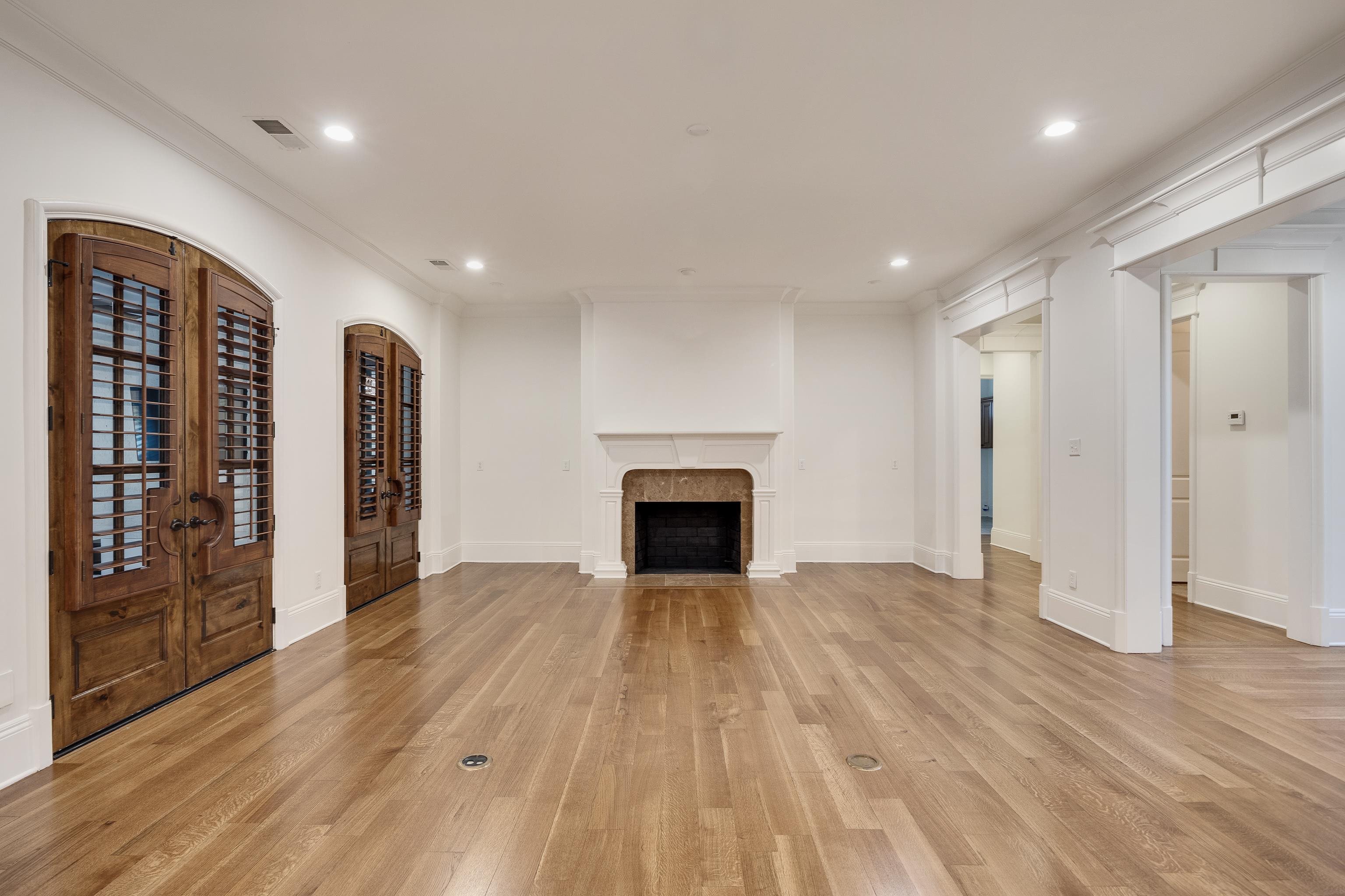 64 MONTEREY OAKS CV