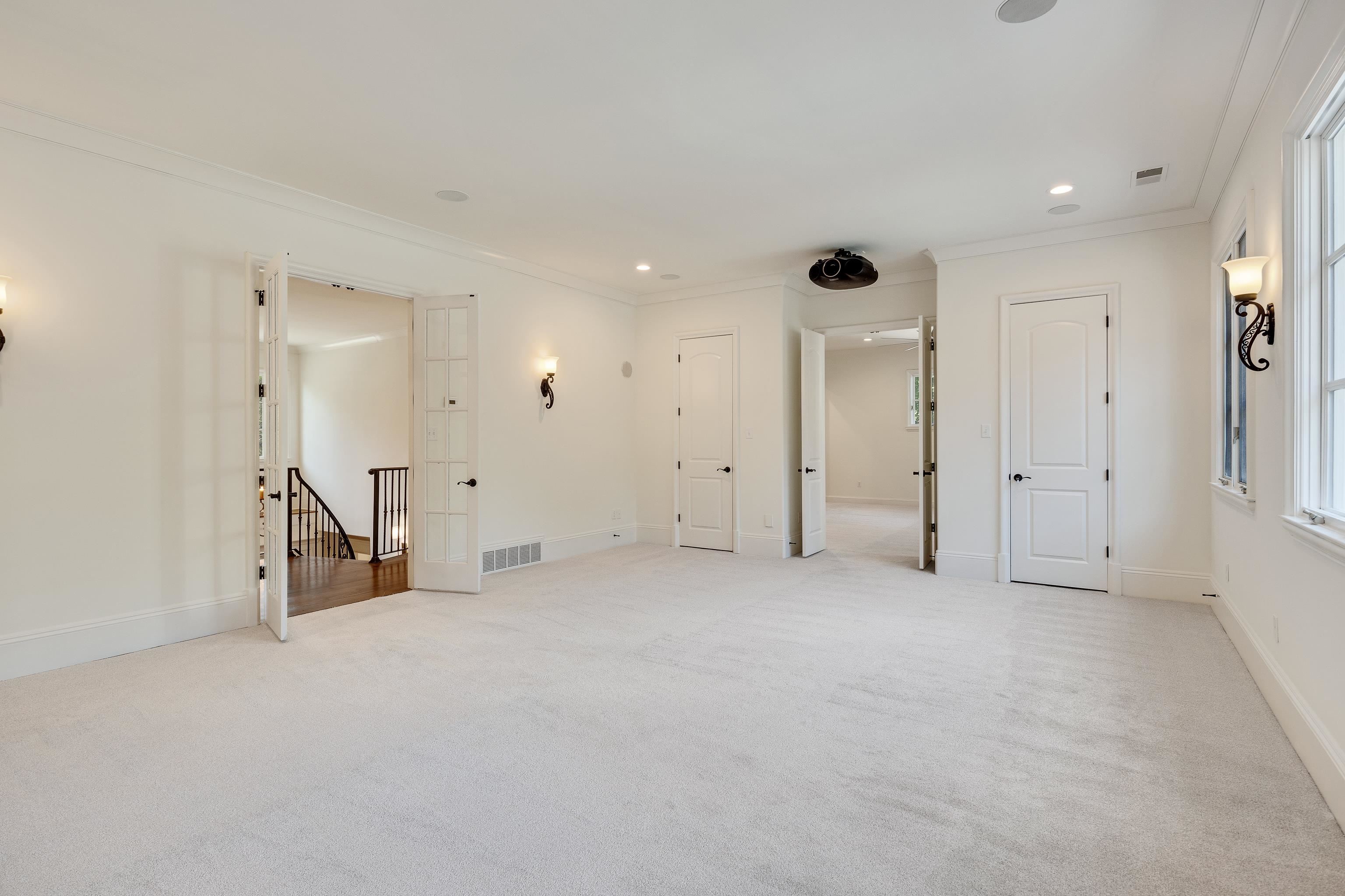 64 MONTEREY OAKS CV