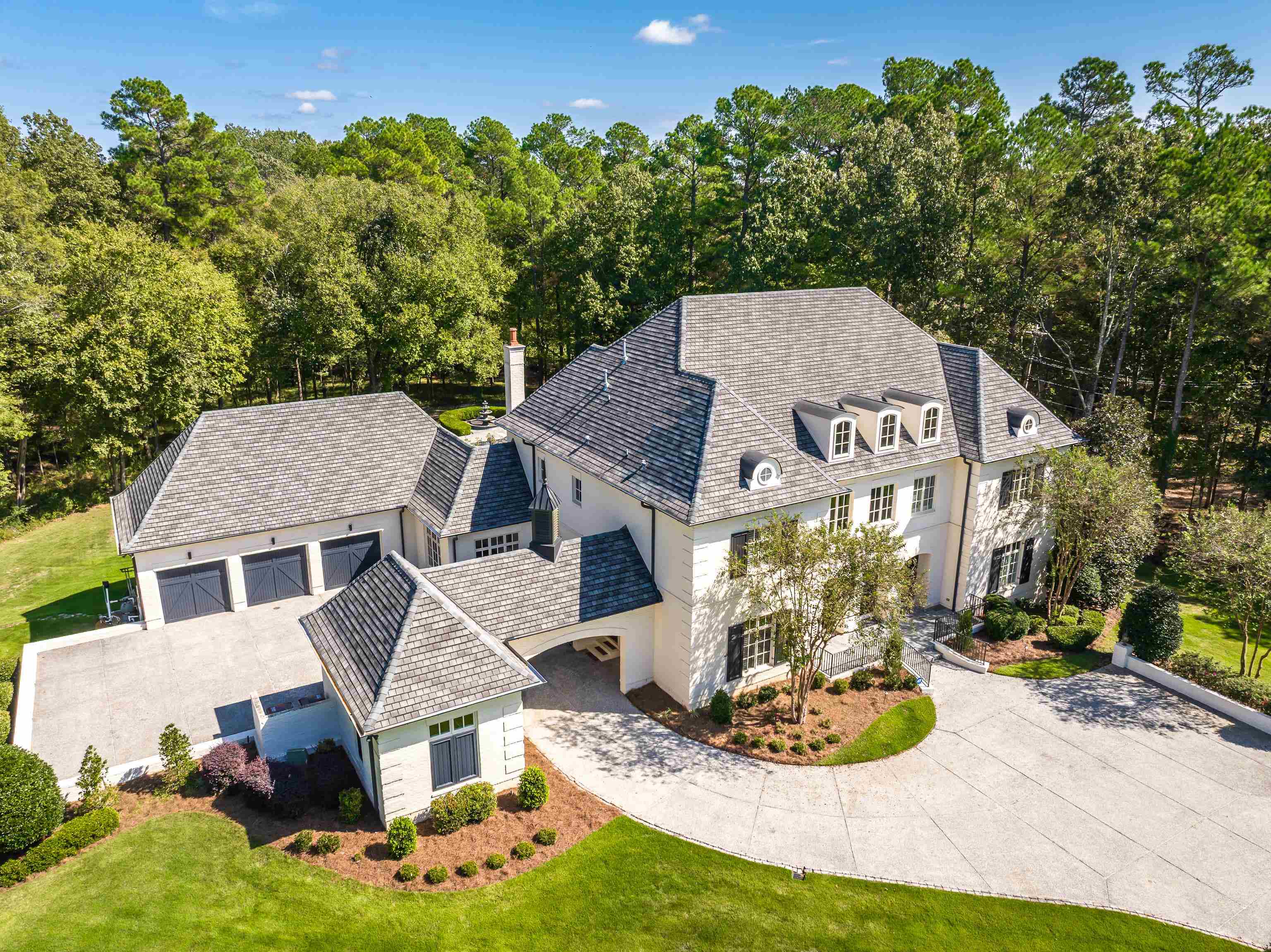 64 MONTEREY OAKS CV