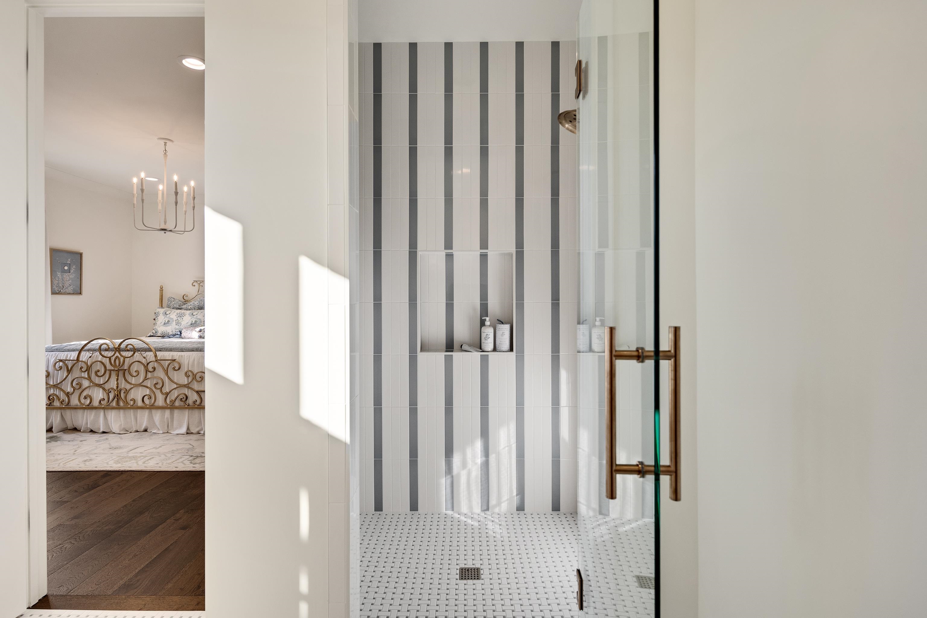 3290 HIDDEN CREEK LOOP W