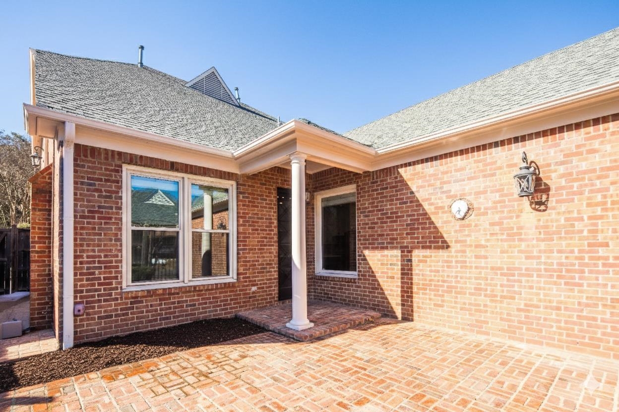 186 N WHITE STATION RD