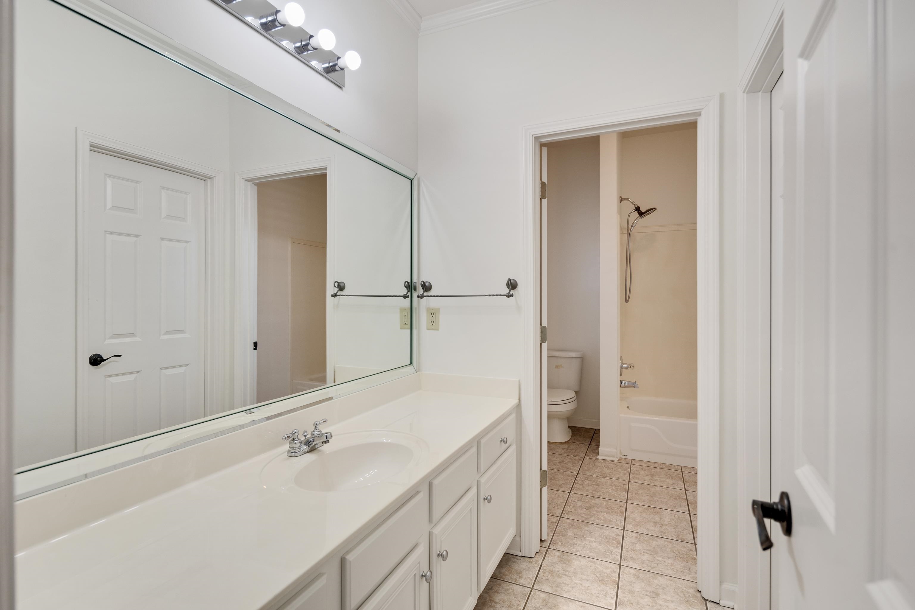 186 N WHITE STATION RD