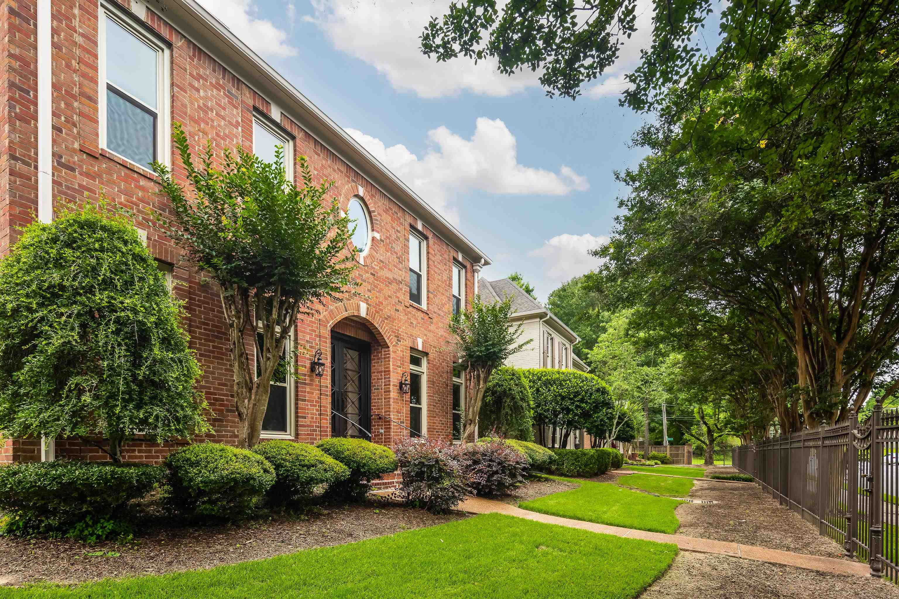 186 N WHITE STATION RD
