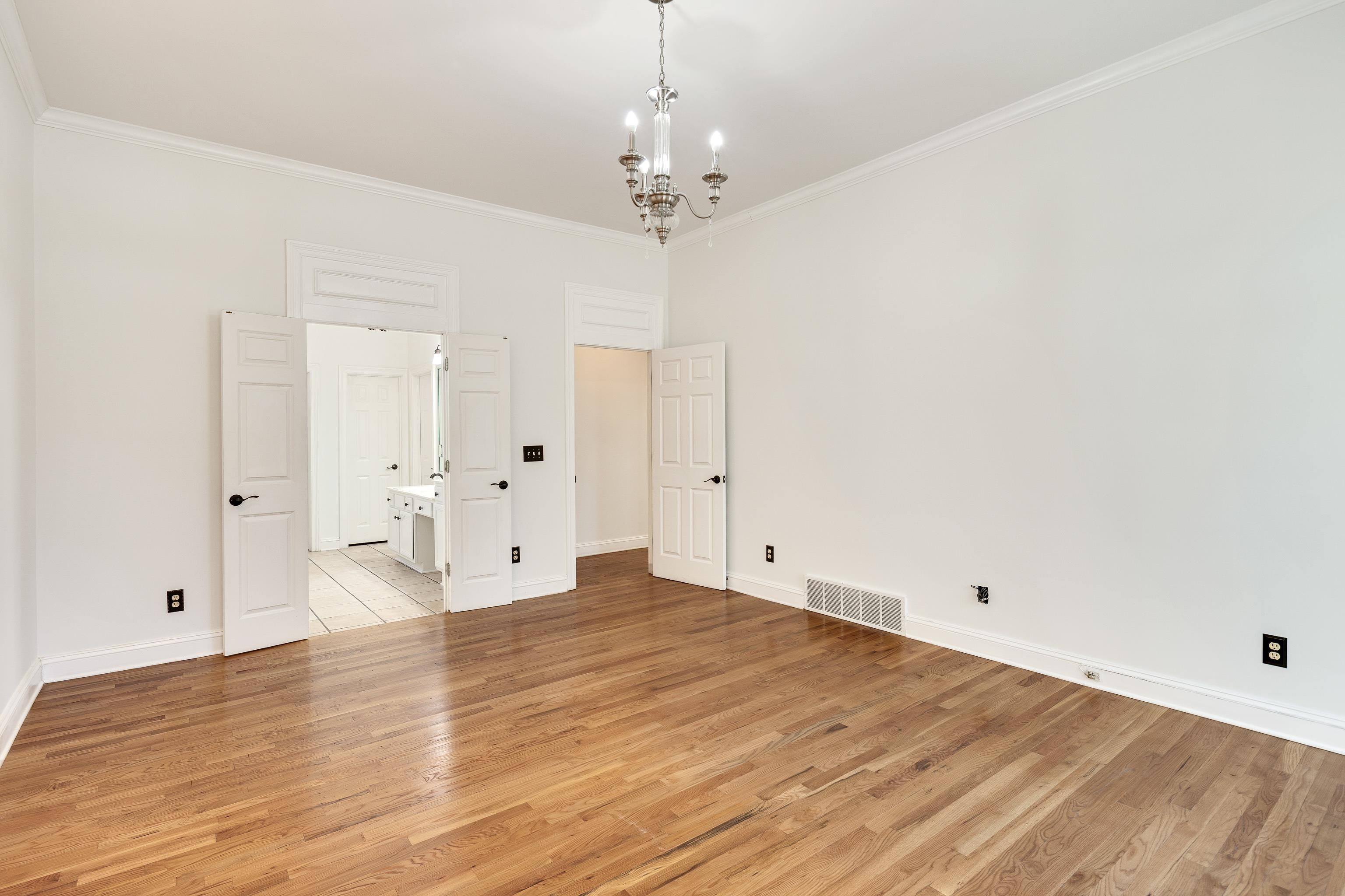 186 N WHITE STATION RD