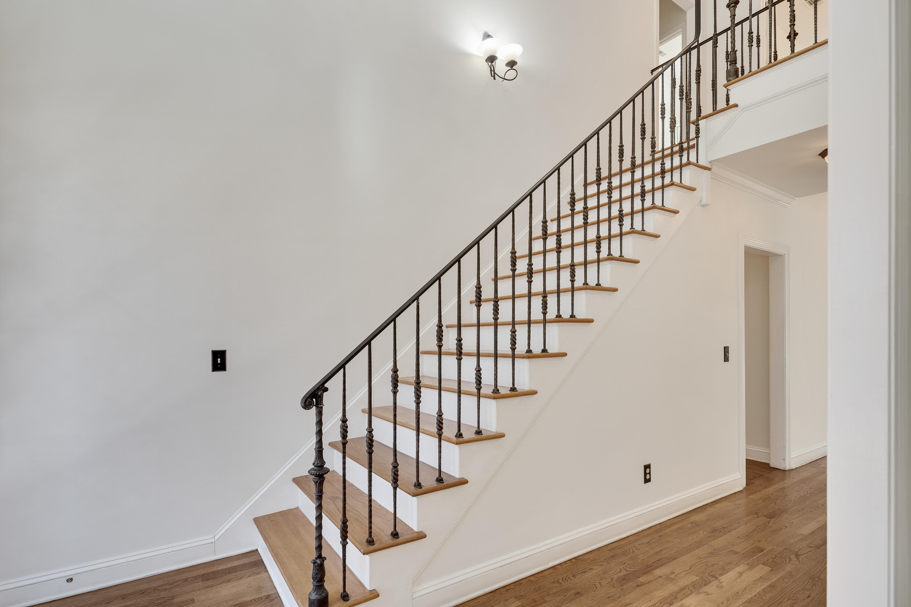 186 N WHITE STATION RD