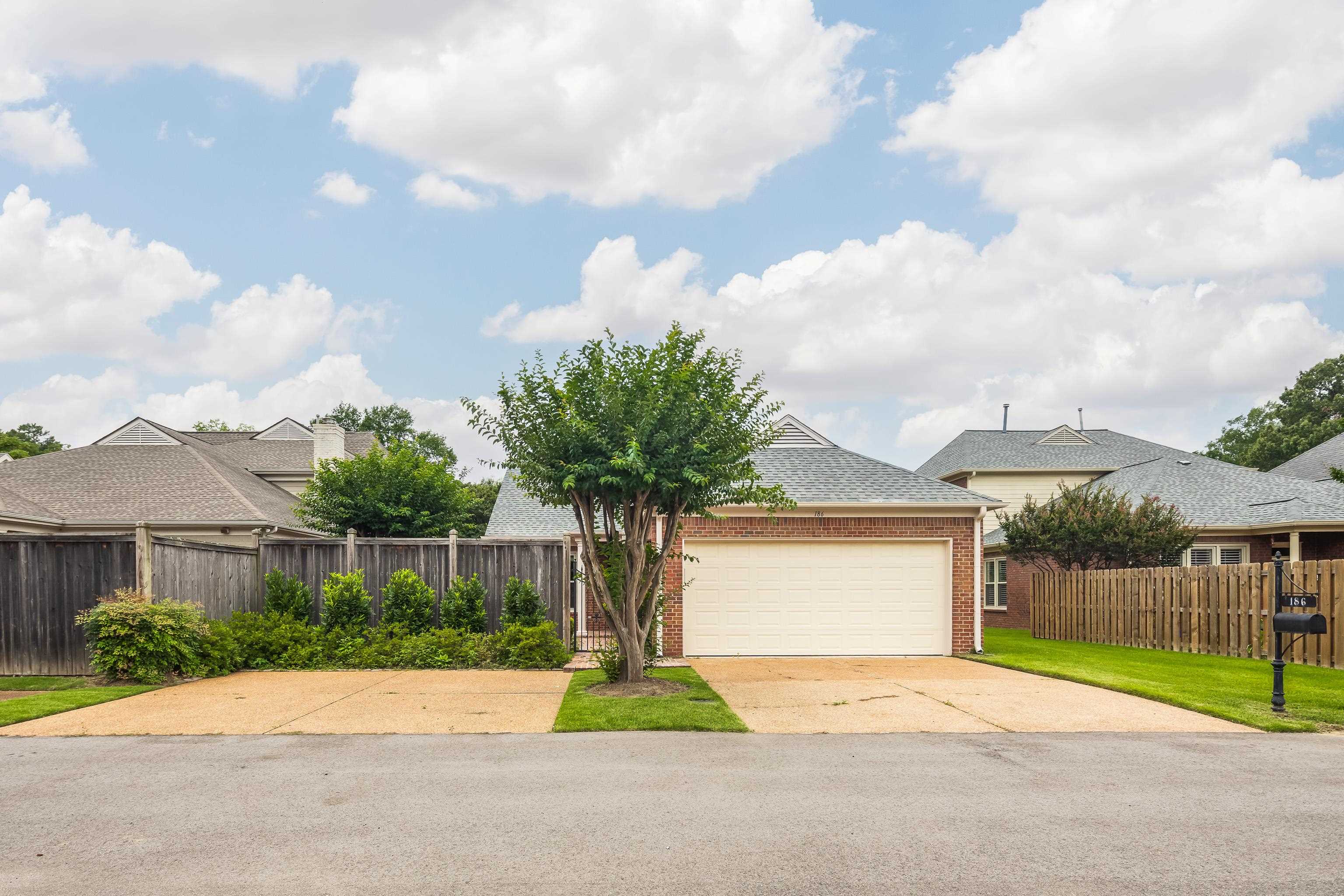 186 N WHITE STATION RD