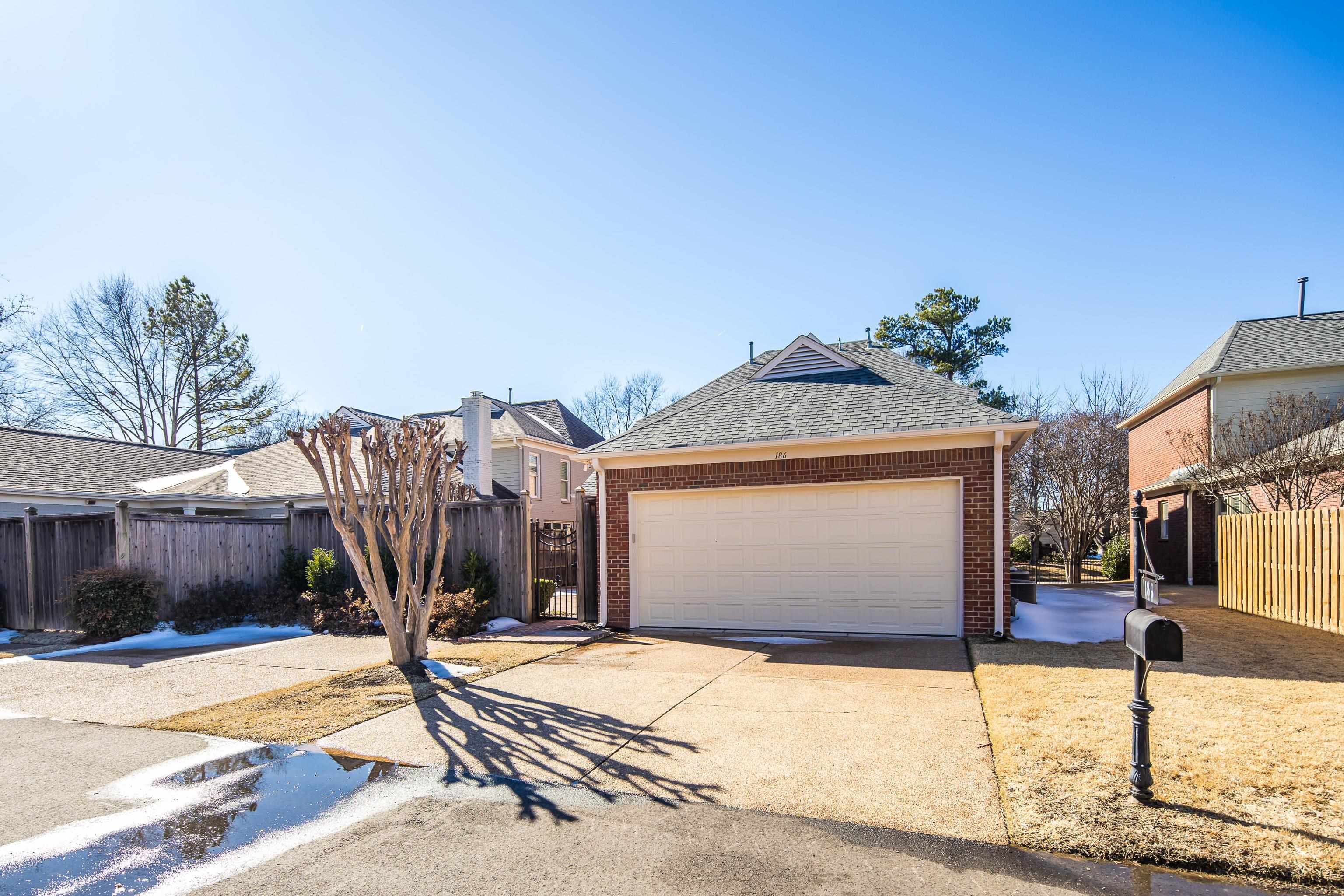 186 N WHITE STATION RD