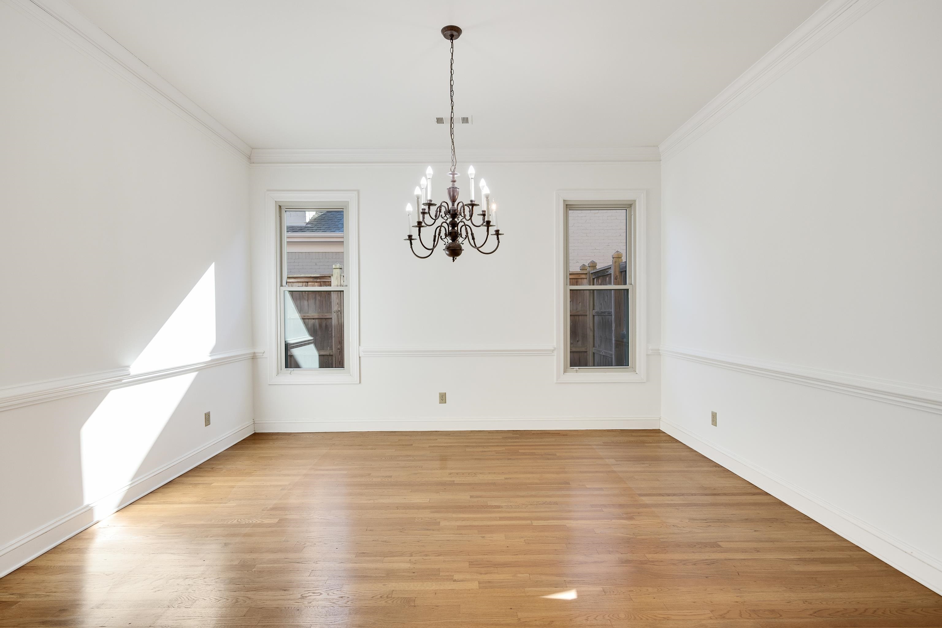 186 N WHITE STATION RD