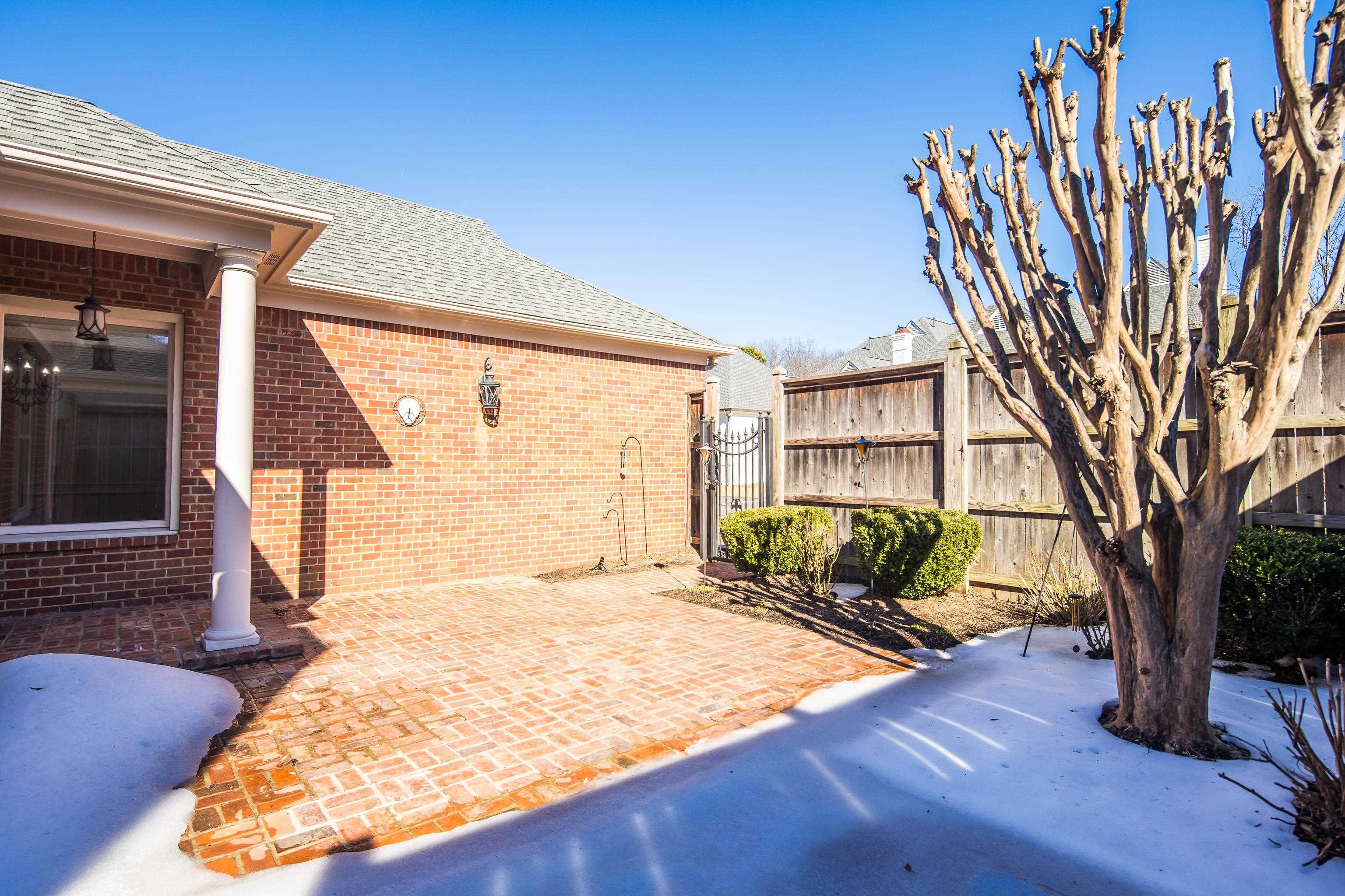 186 N WHITE STATION RD