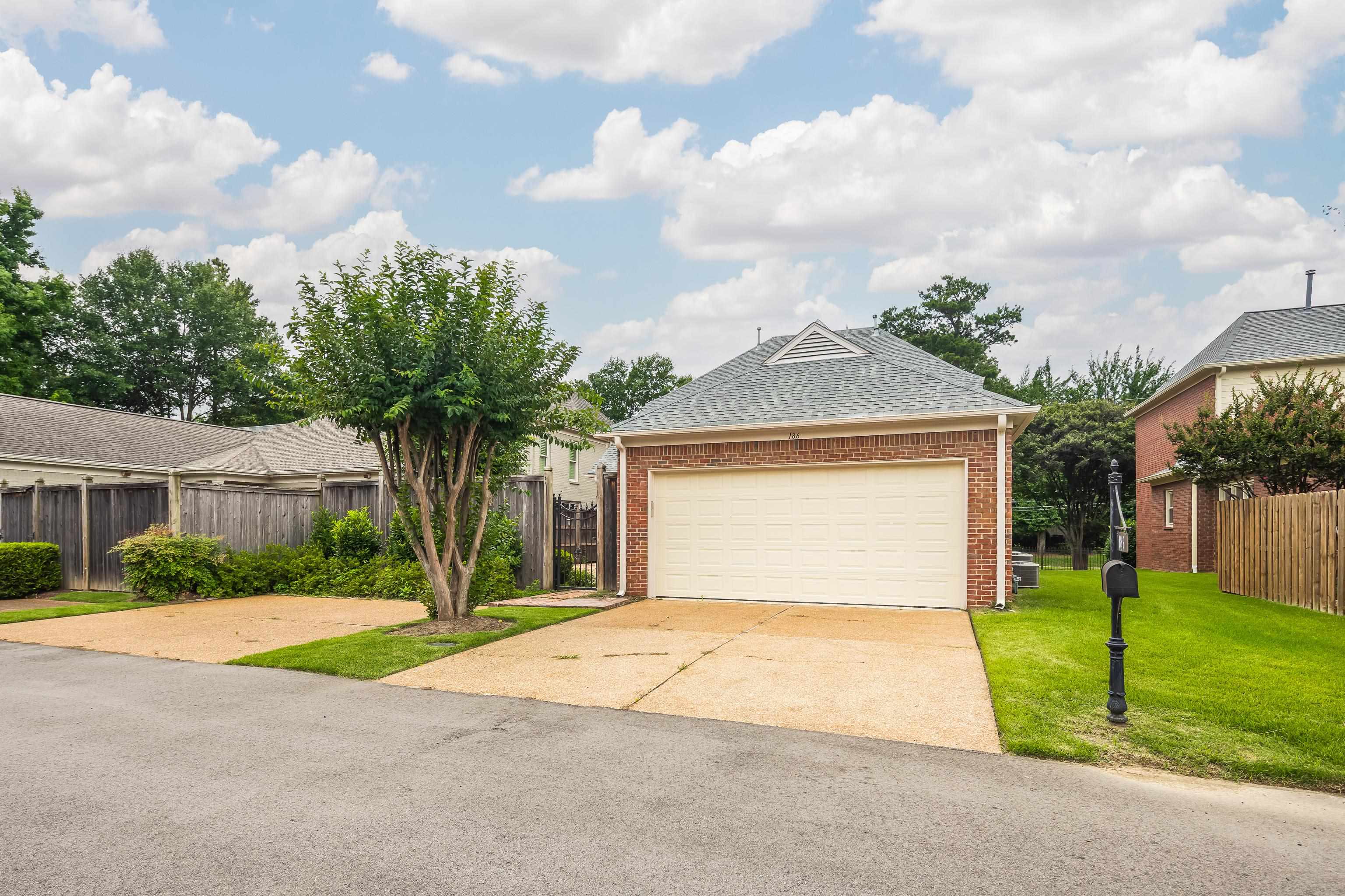186 N WHITE STATION RD