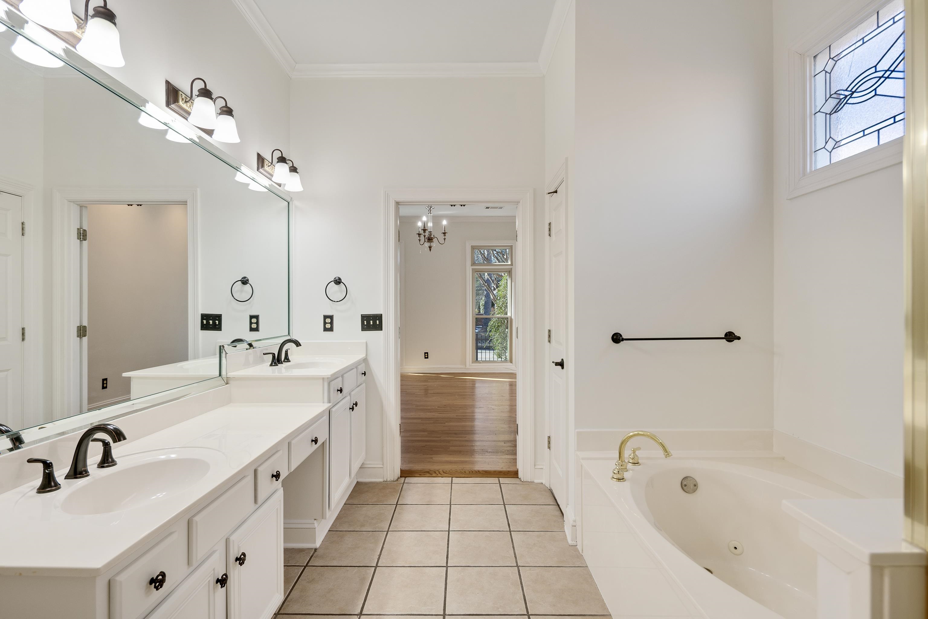 186 N WHITE STATION RD