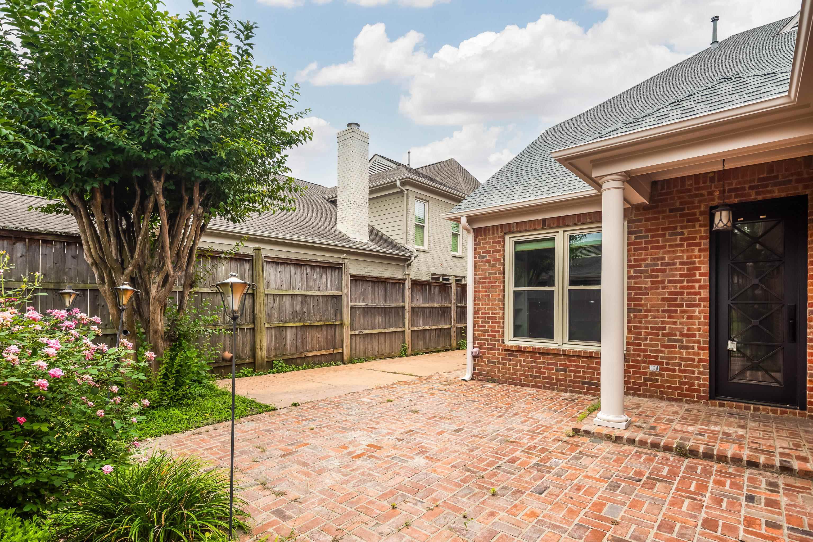 186 N WHITE STATION RD