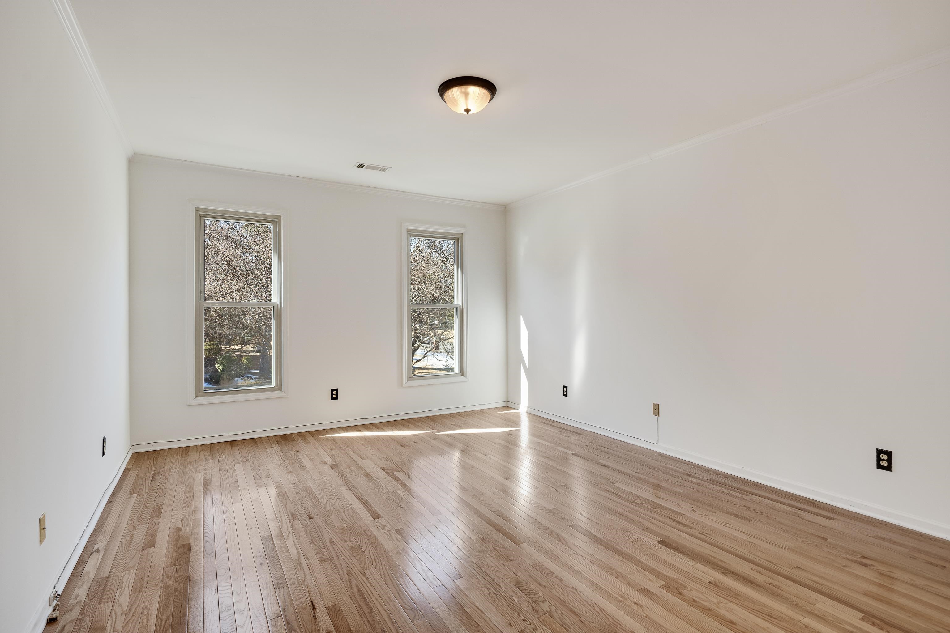 186 N WHITE STATION RD