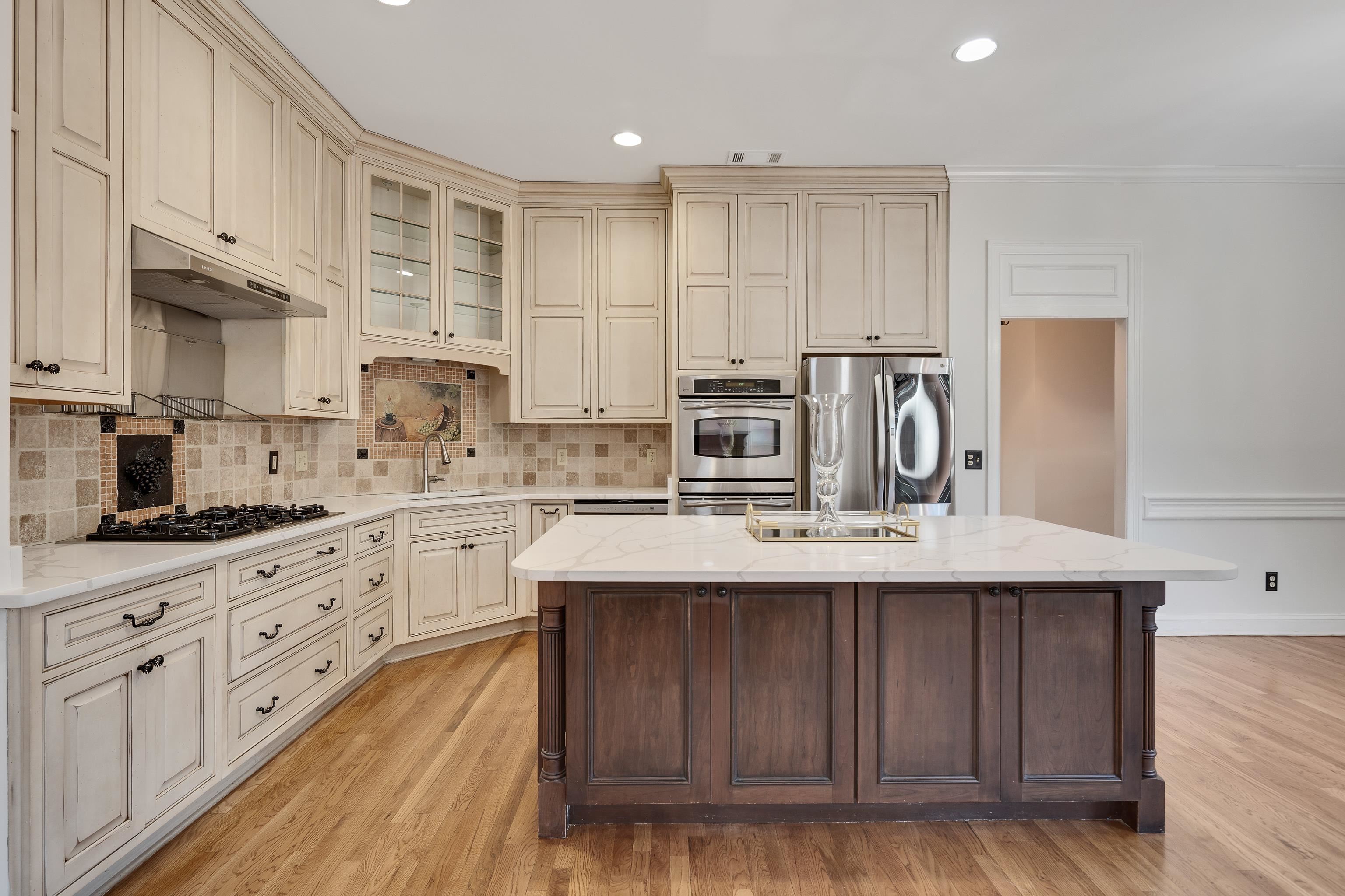 186 N WHITE STATION RD