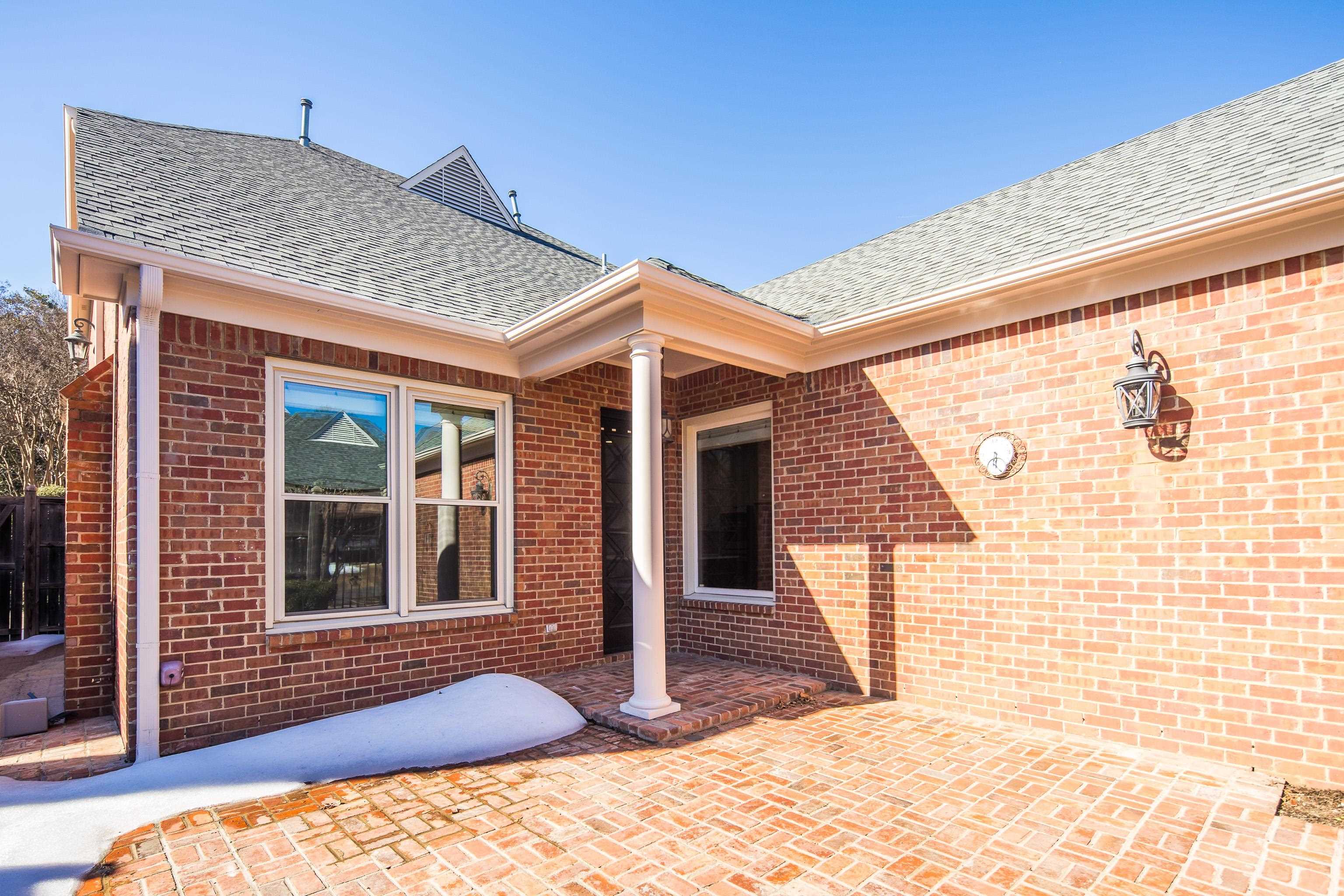 186 N WHITE STATION RD