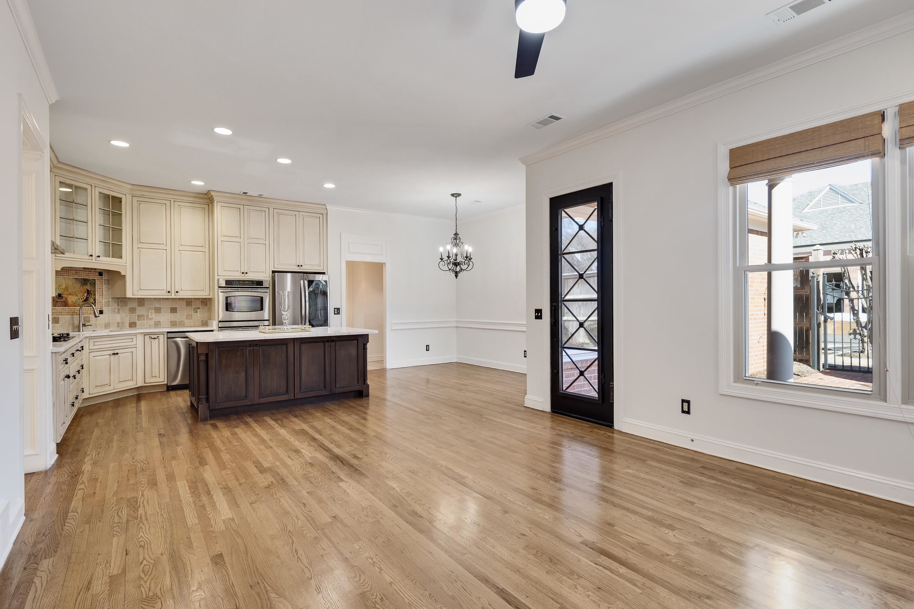 186 N WHITE STATION RD