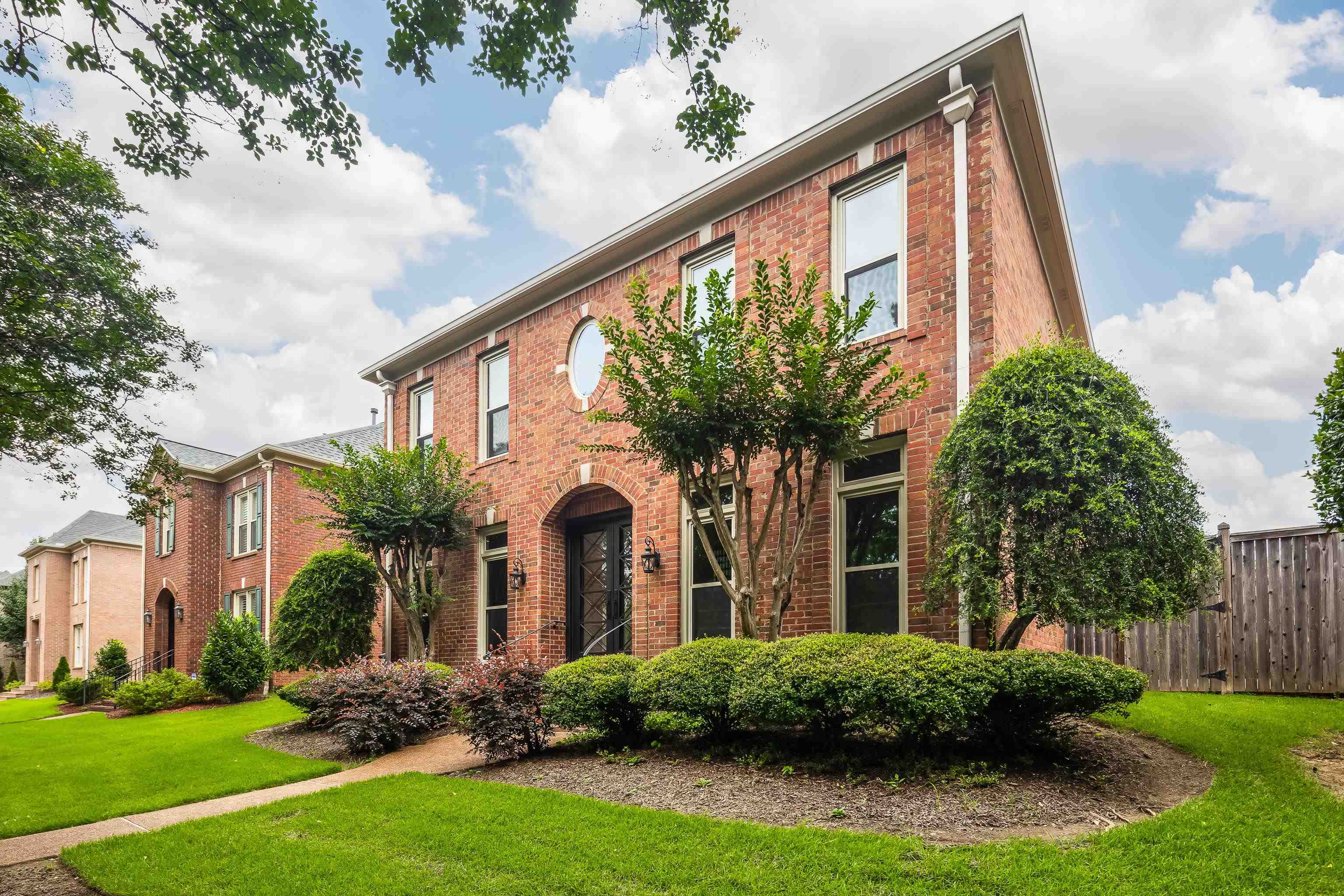 186 N WHITE STATION RD