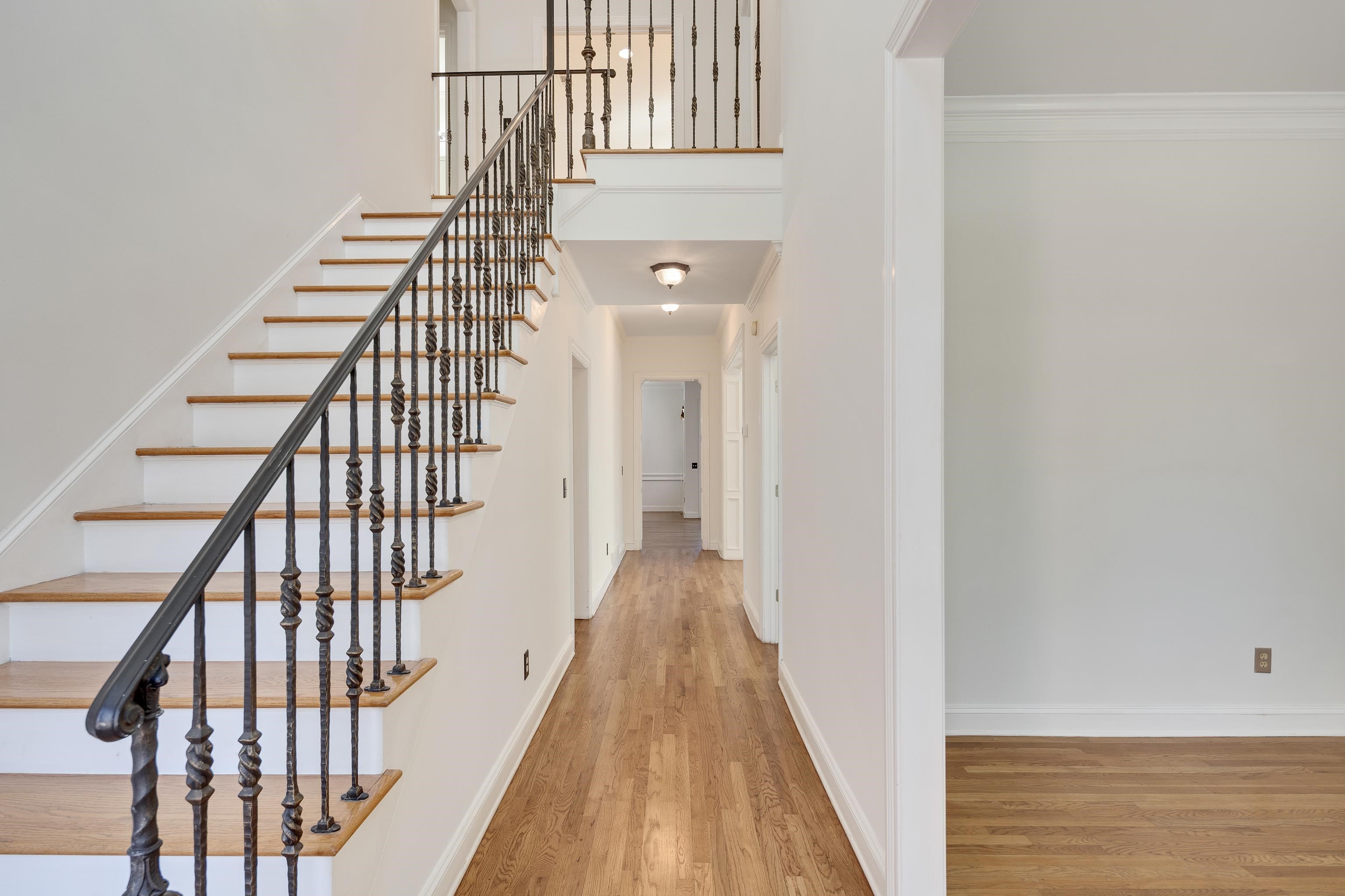 186 N WHITE STATION RD