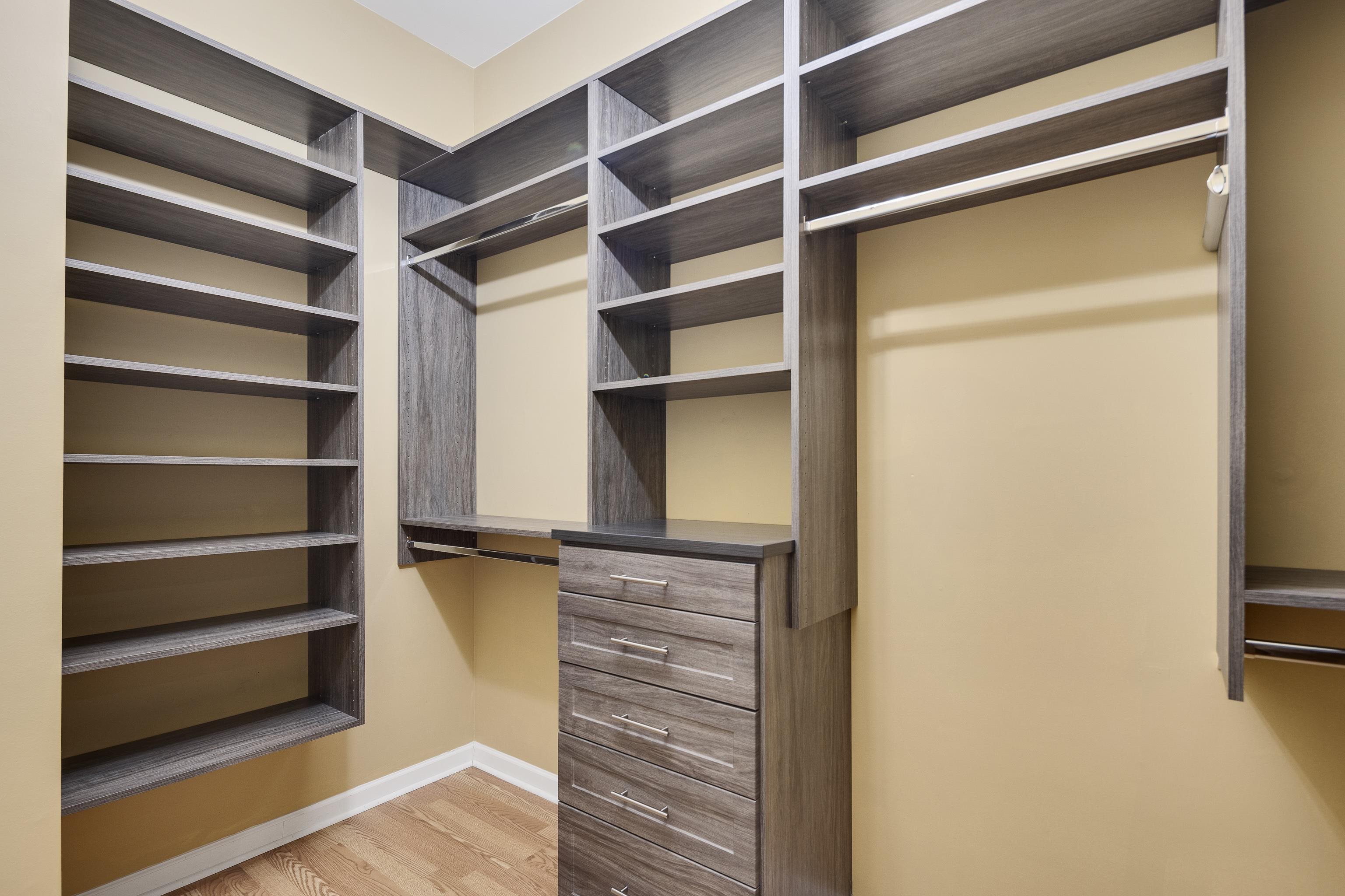 186 N WHITE STATION RD