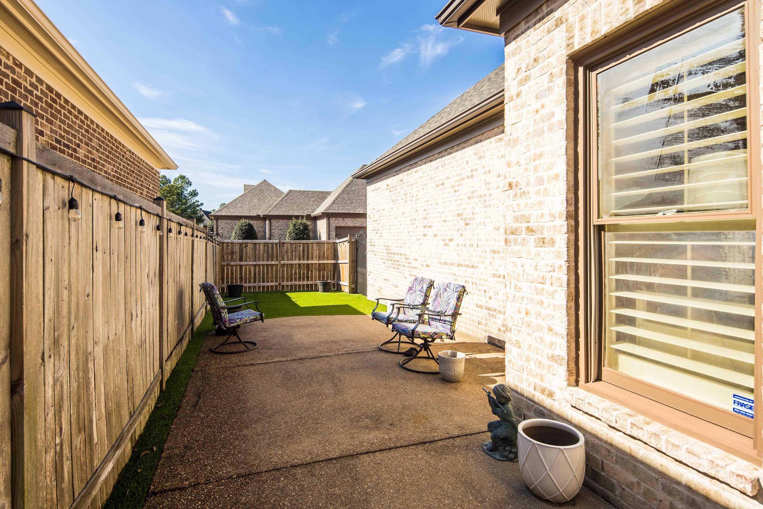 1881 ENCLAVE GREEN LN W