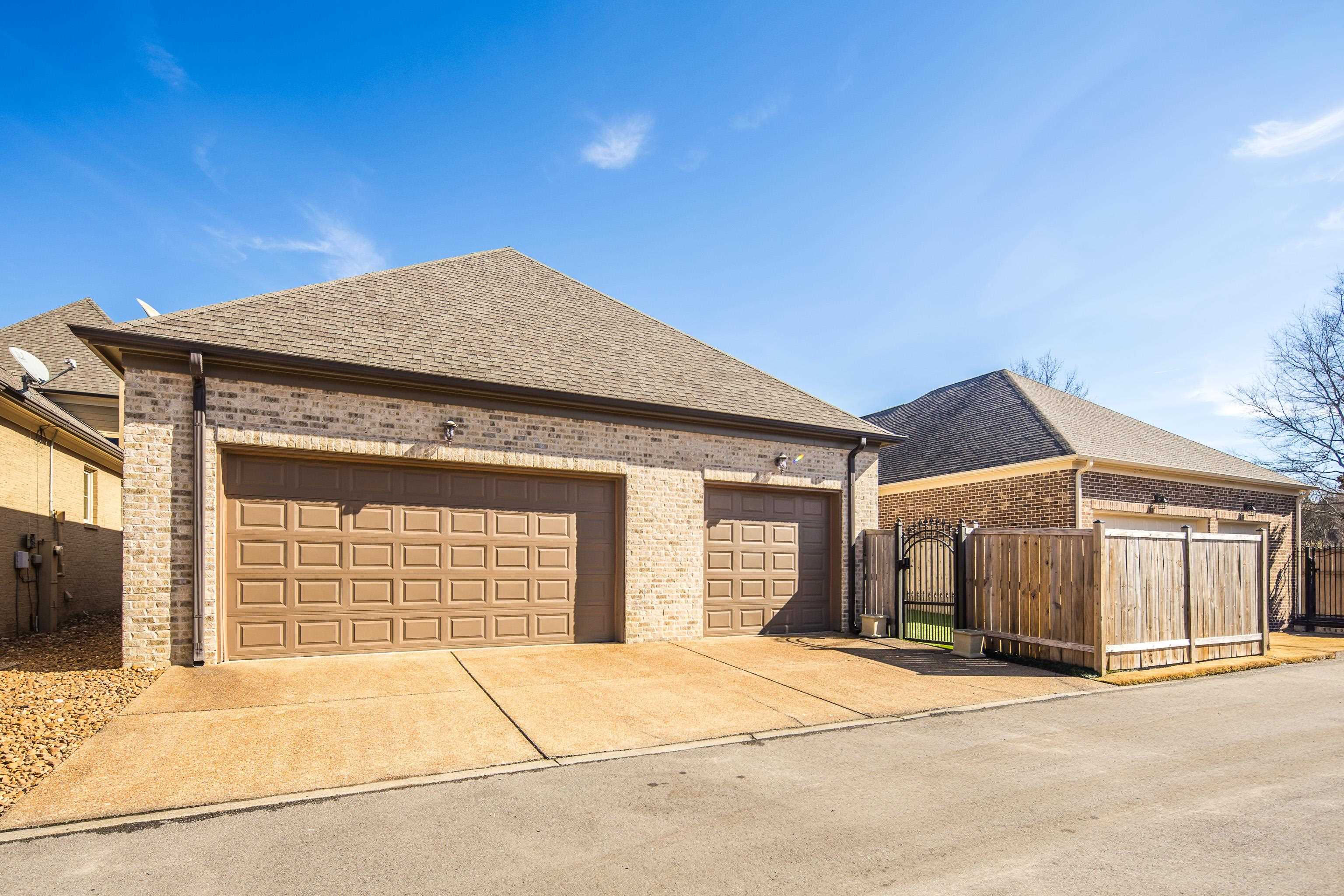 1881 ENCLAVE GREEN LN W