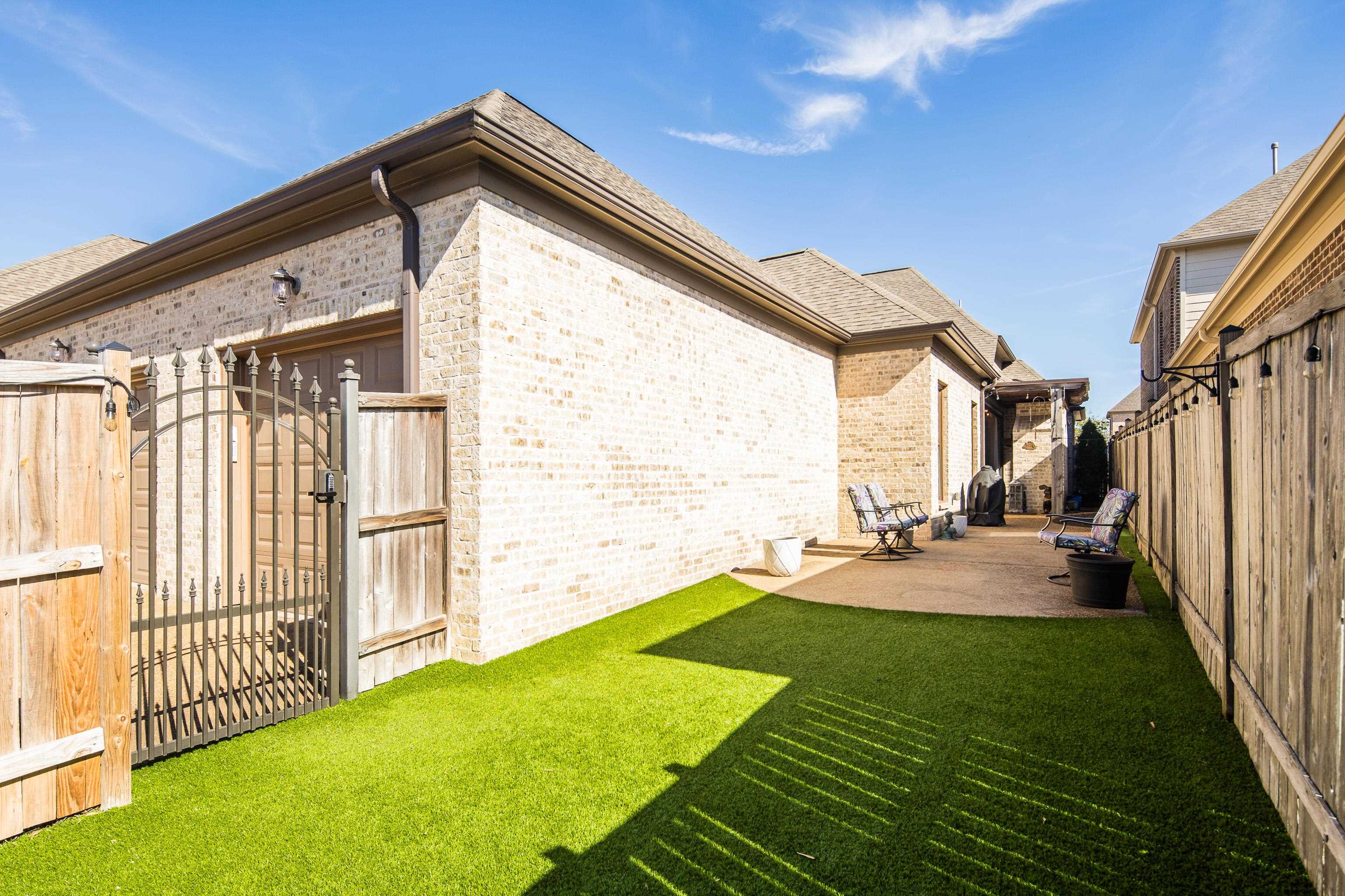 1881 ENCLAVE GREEN LN W