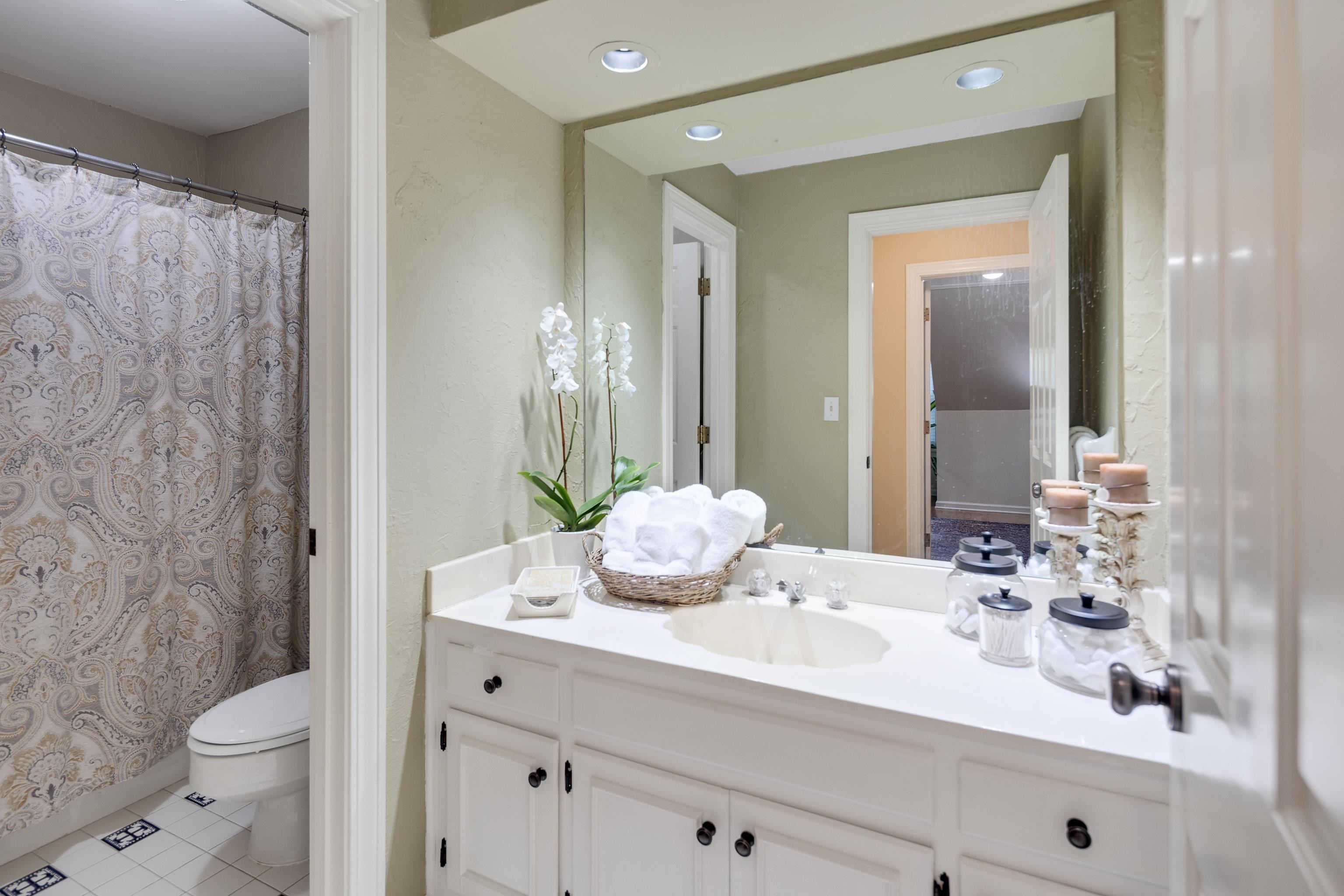 6326 E SHADY GROVE RD