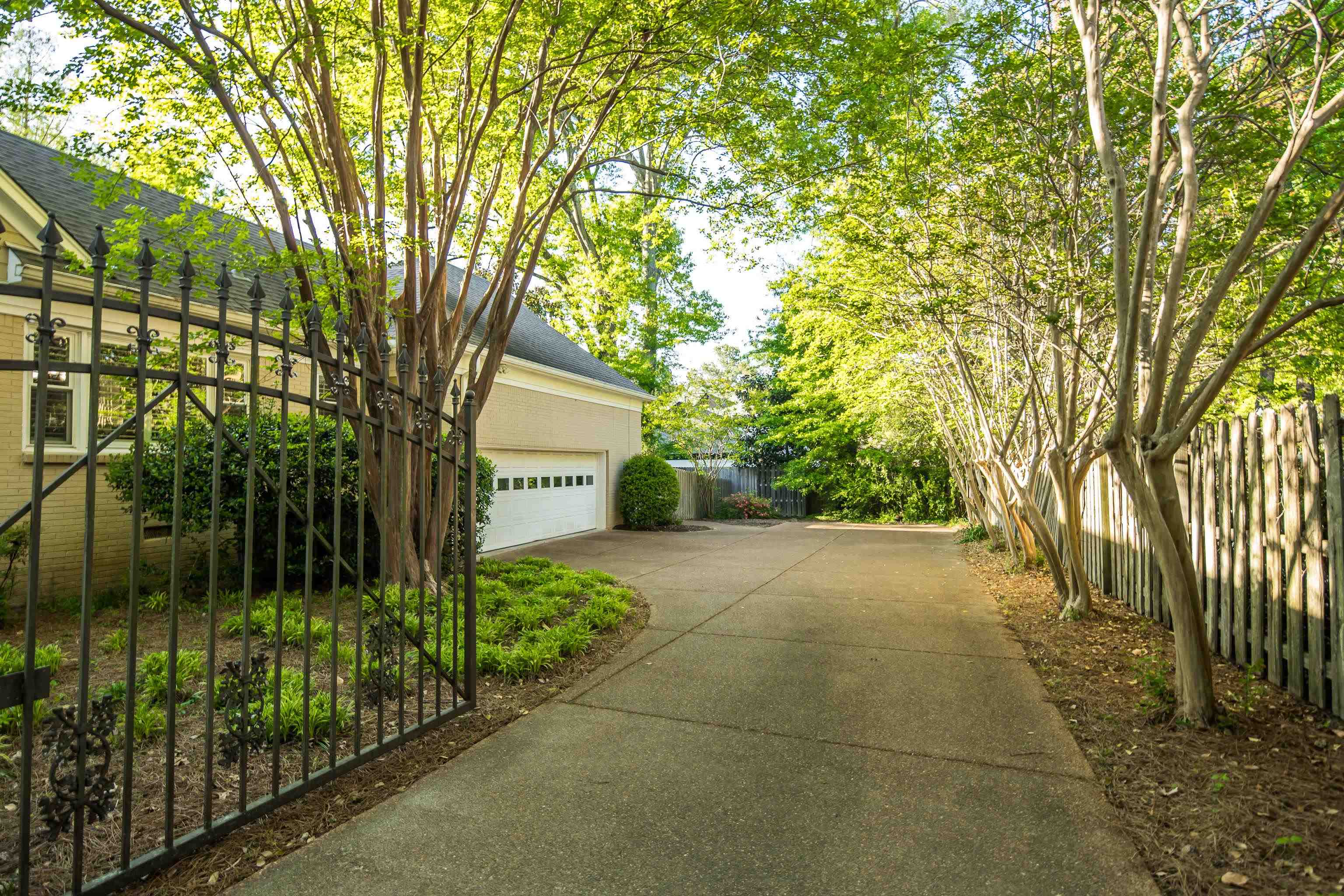 6326 E SHADY GROVE RD