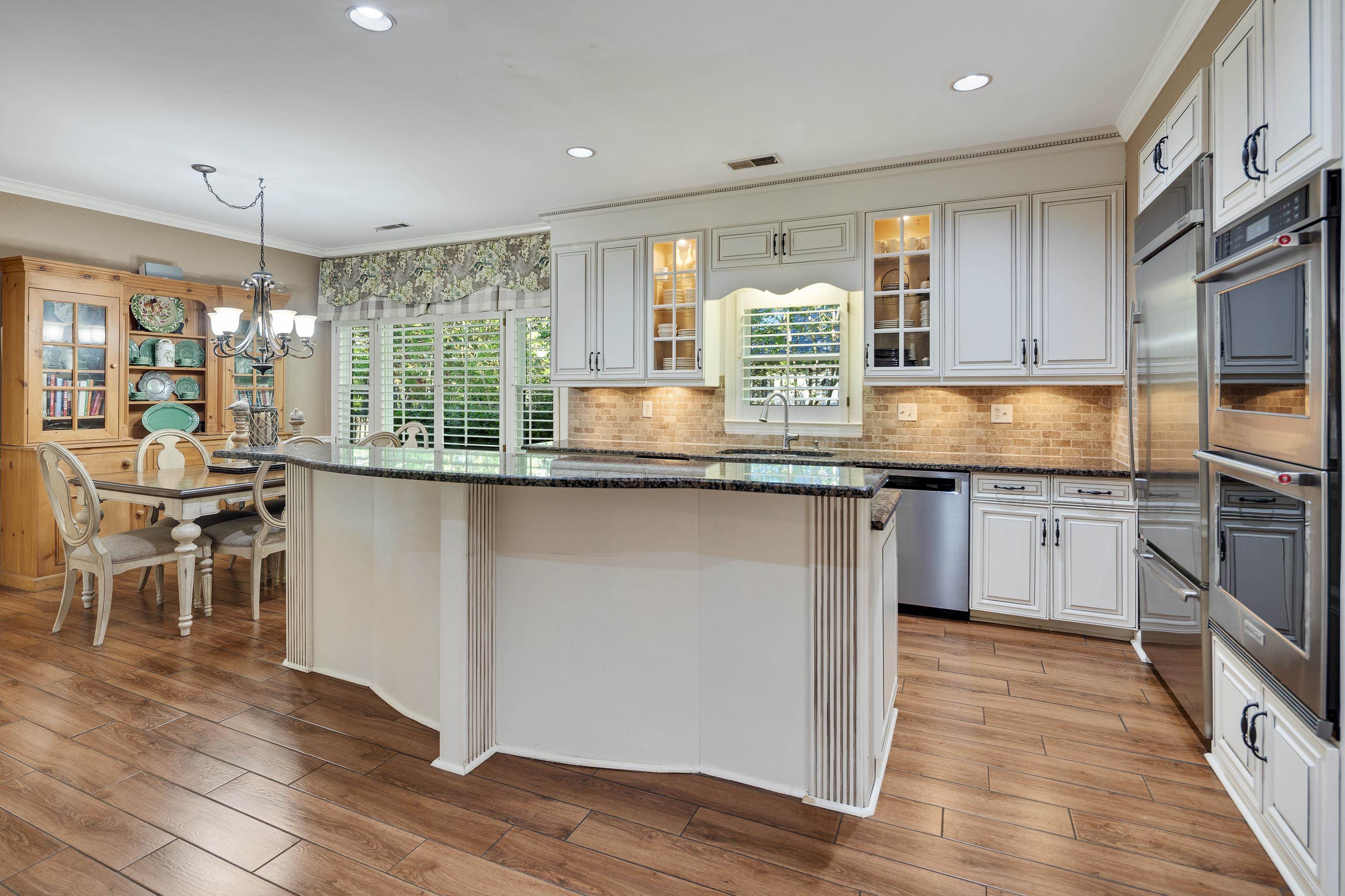 6326 E SHADY GROVE RD