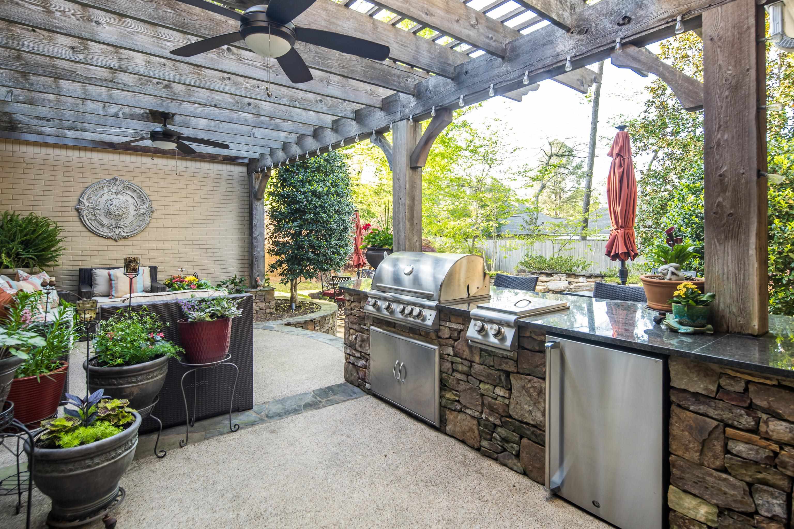 6326 E SHADY GROVE RD