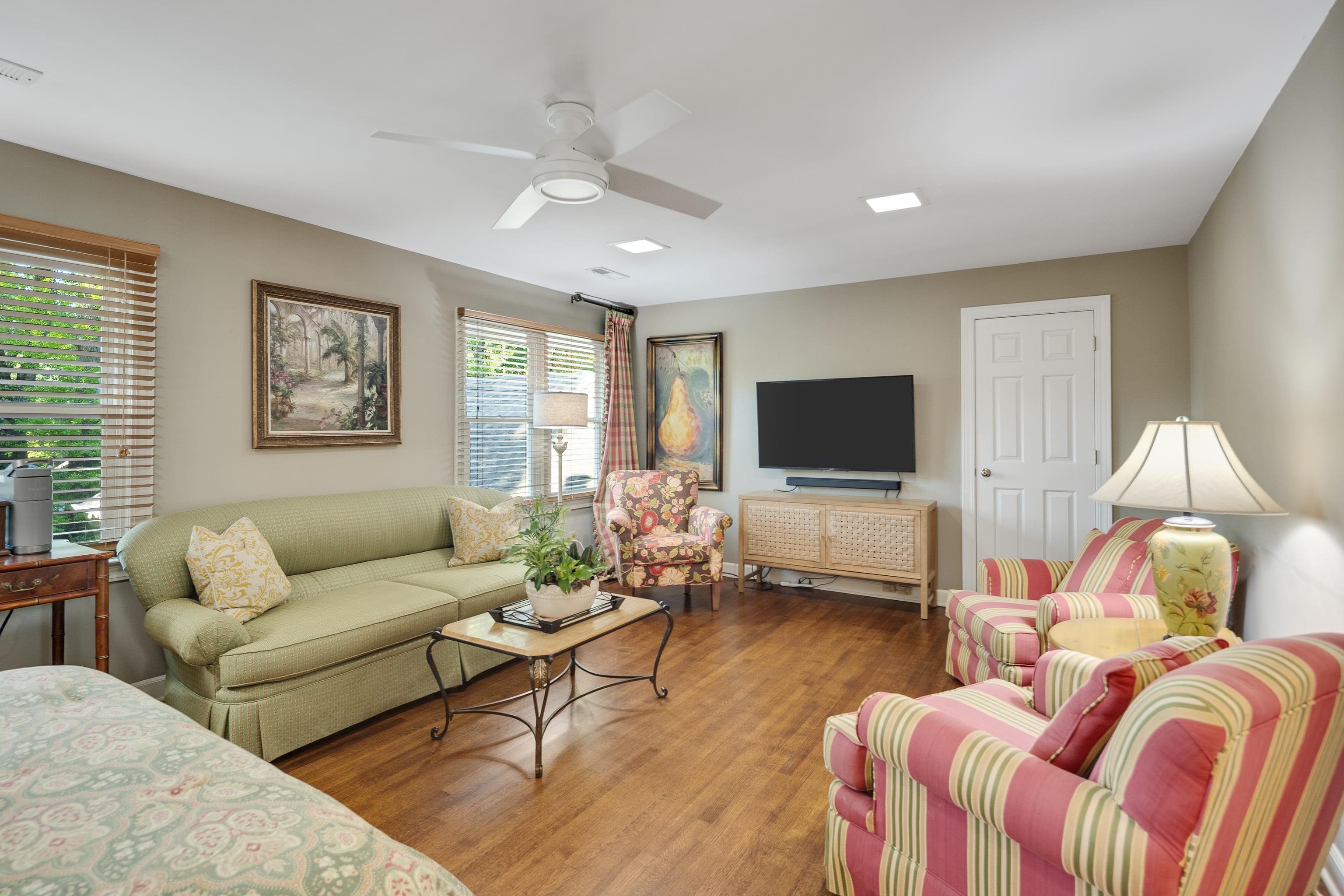 6326 E SHADY GROVE RD