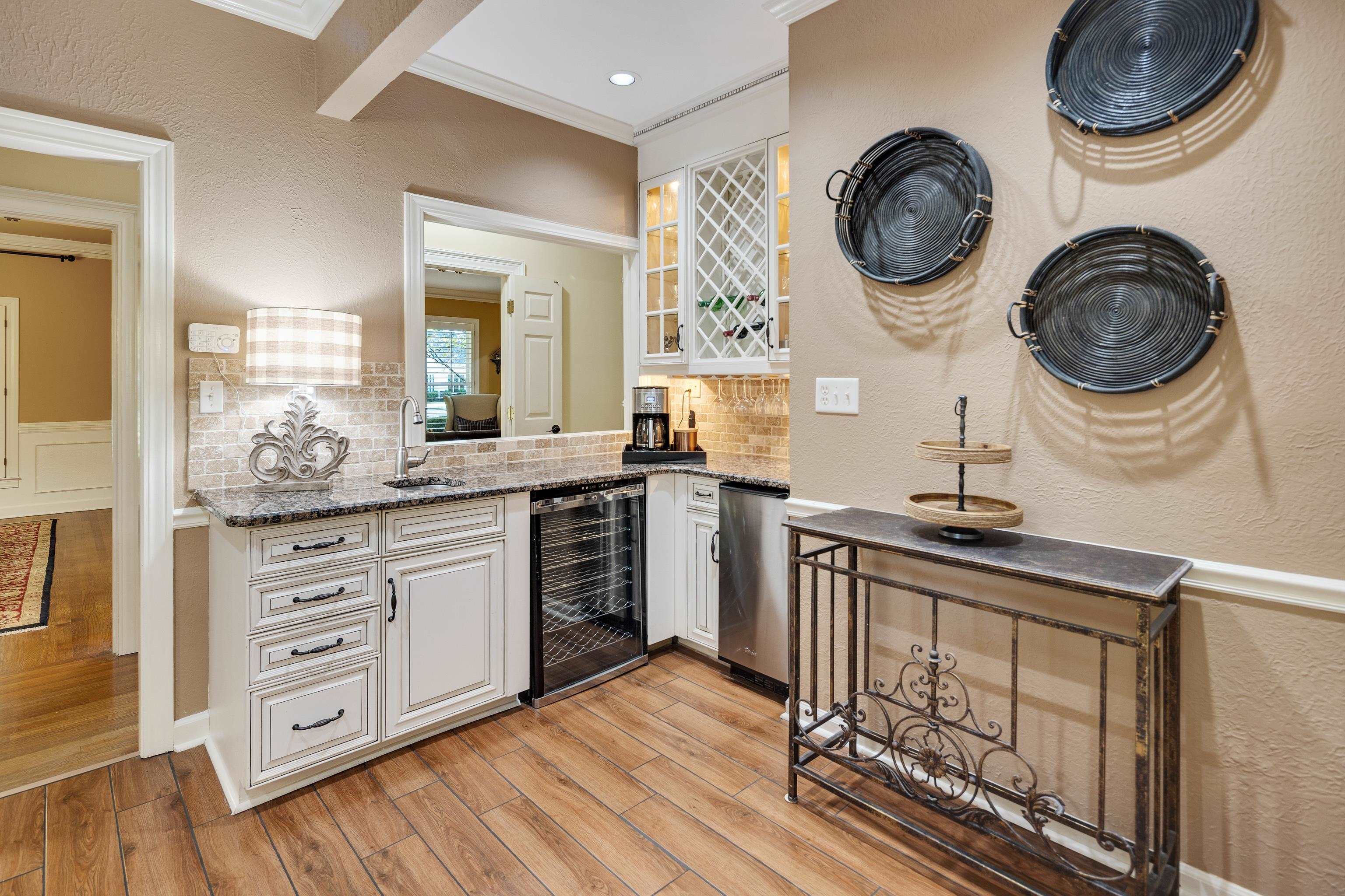 6326 E SHADY GROVE RD