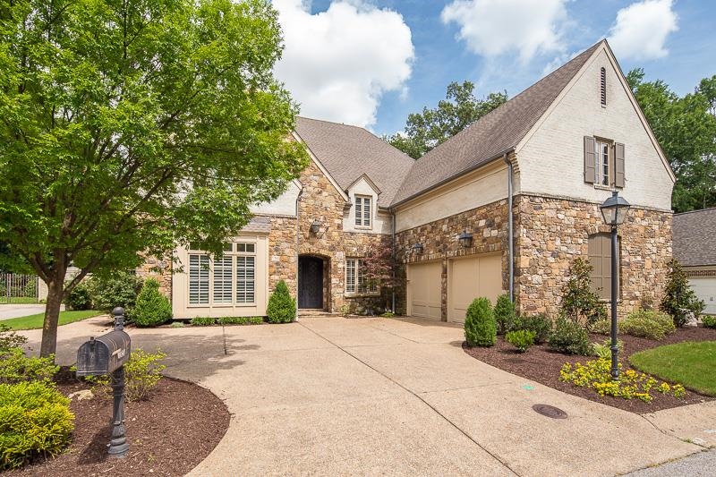884 DRAKE MANOR CV