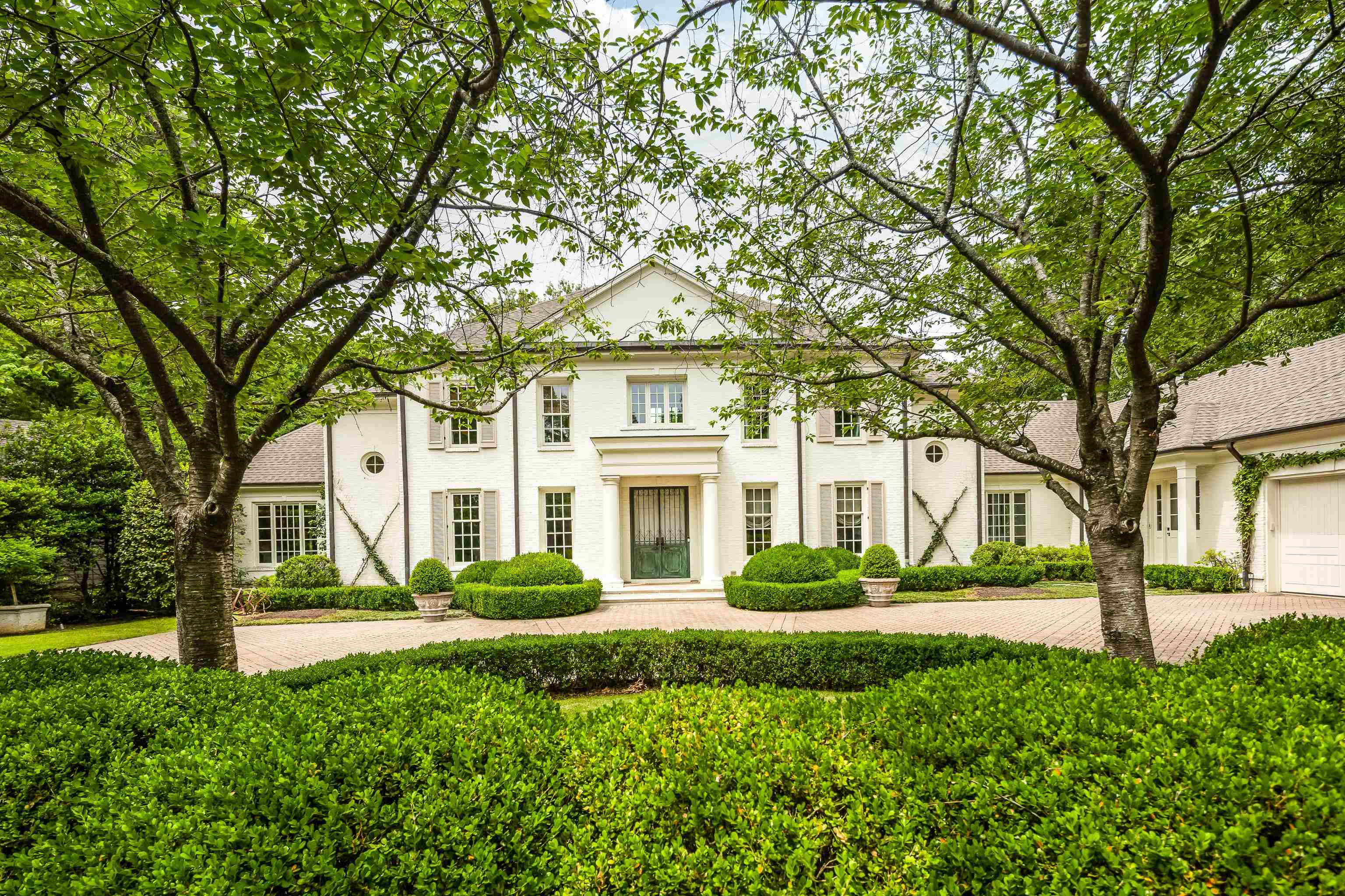 4068 ROBINWOOD CV
