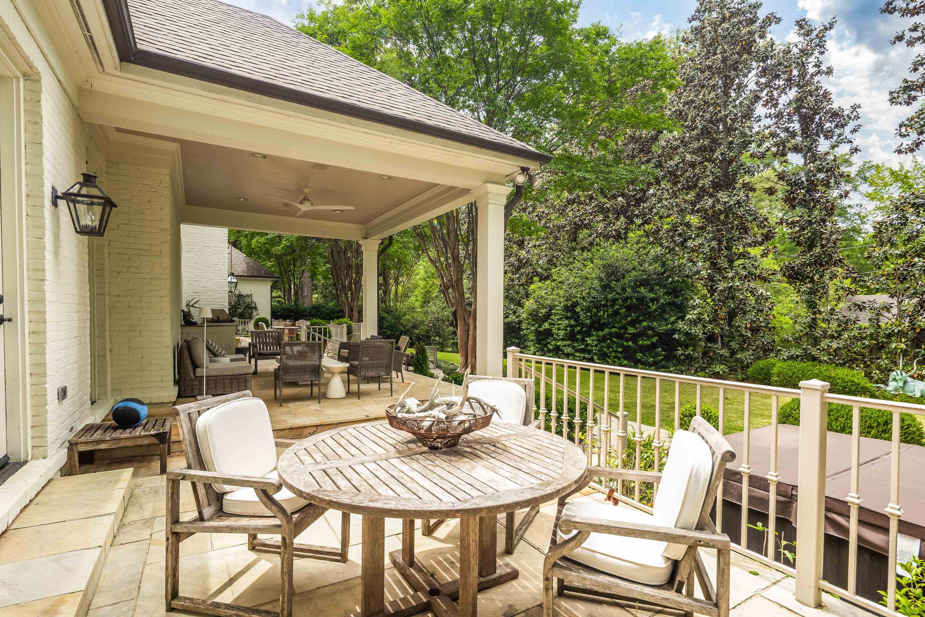 4068 ROBINWOOD CV