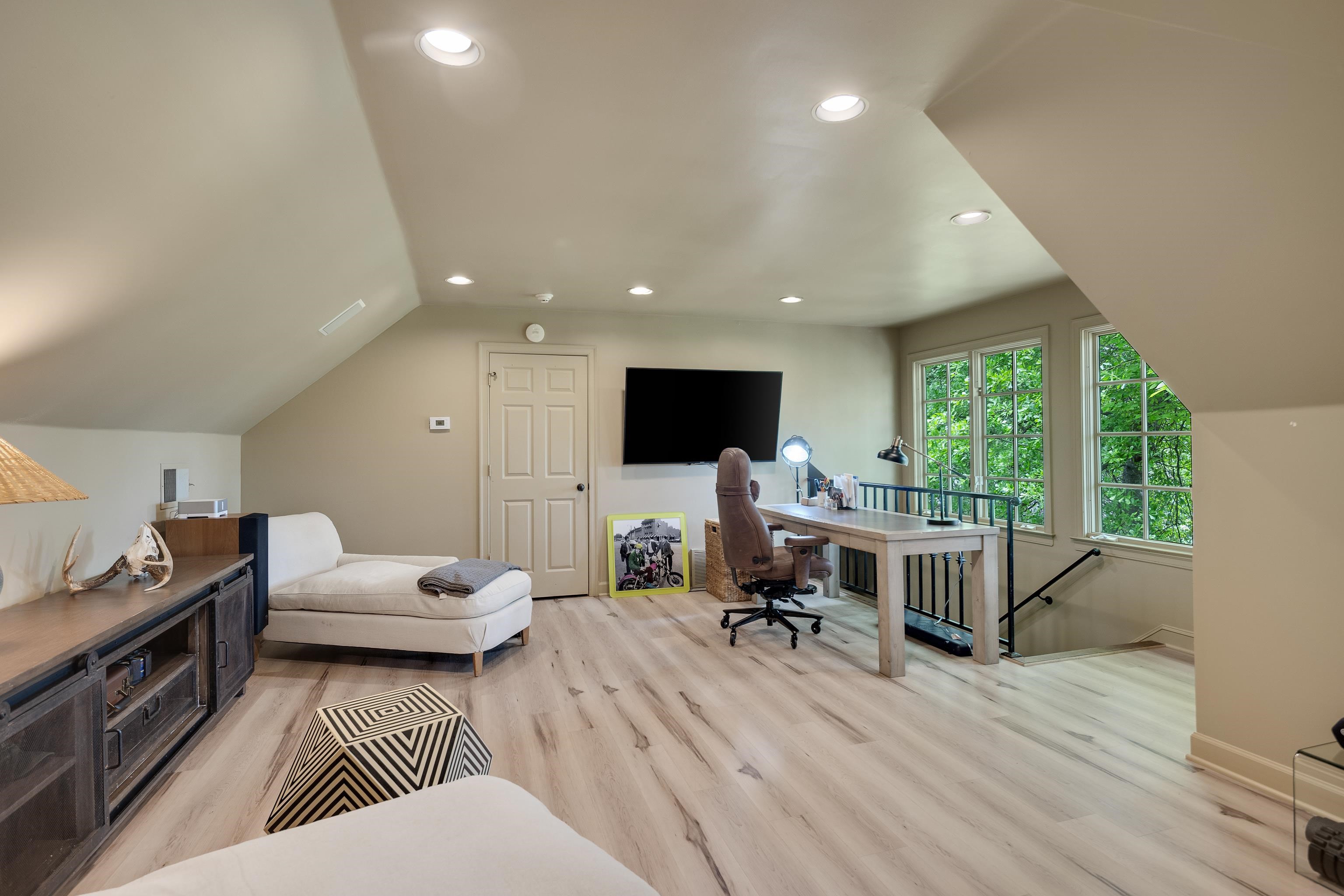 4068 ROBINWOOD CV