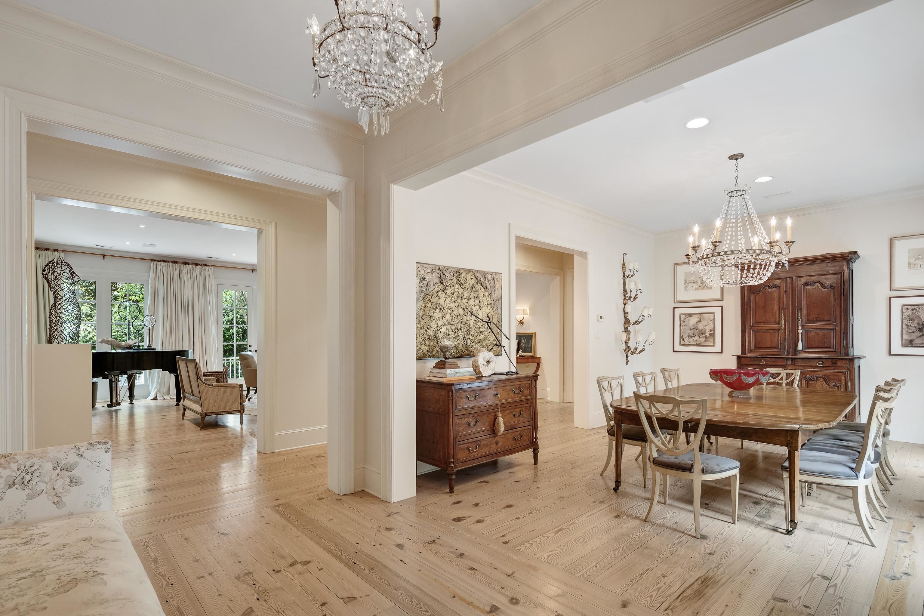 4068 ROBINWOOD CV