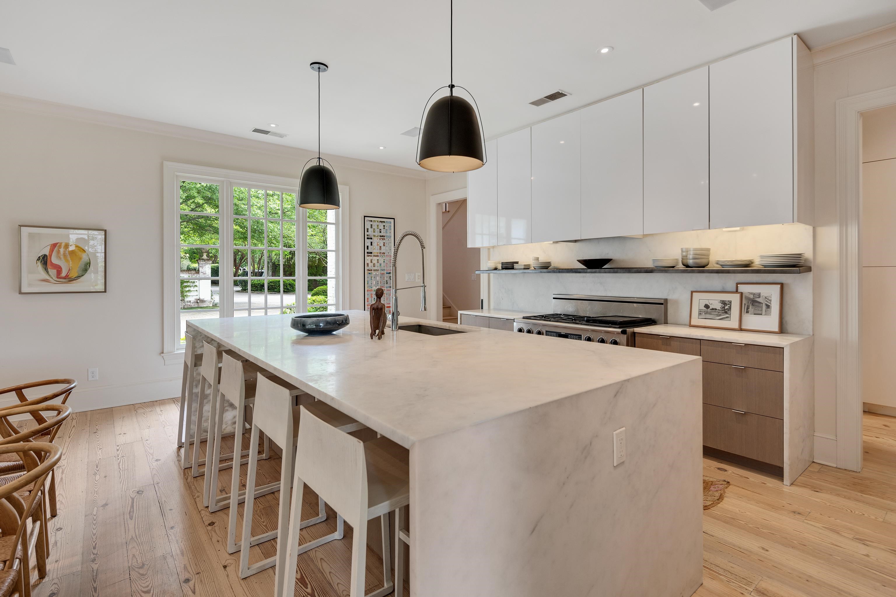 4068 ROBINWOOD CV