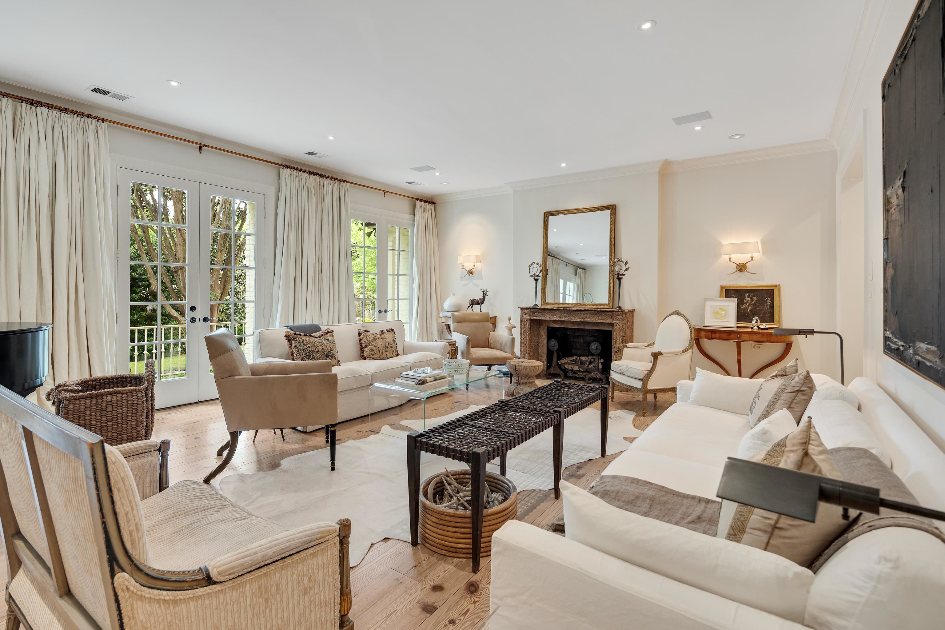 4068 ROBINWOOD CV